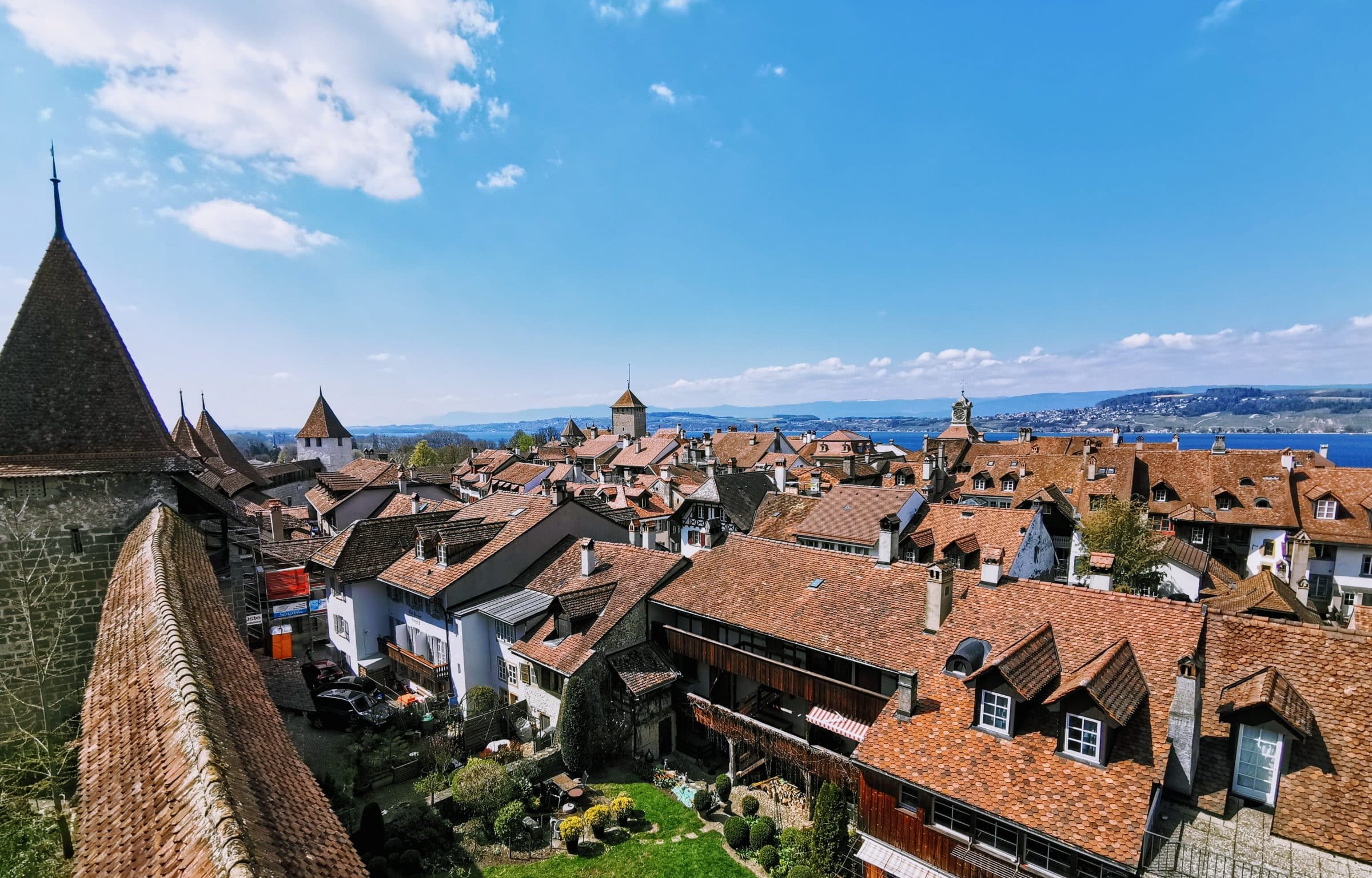 The roofs of Murten and the lake in the background