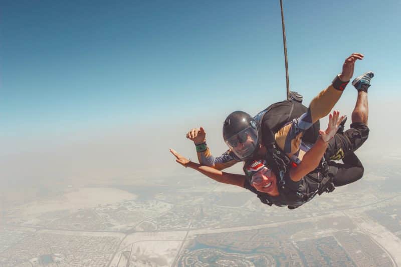 Med et faldskærmsudspring gør du din Dubai-rejse uforglemmelig!