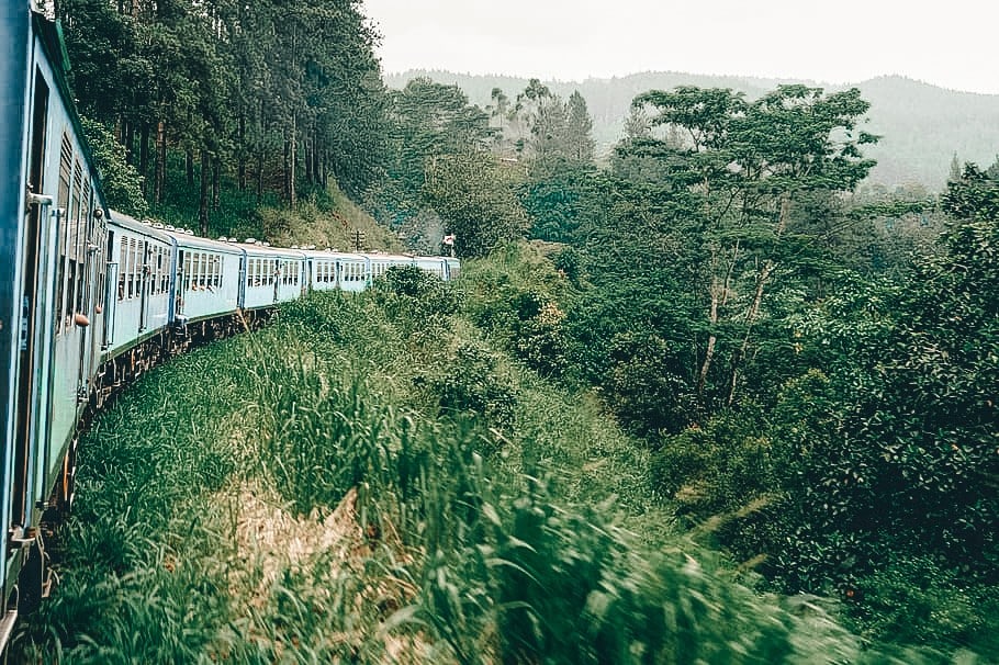 Met de trein reizen door Sri Lanka
