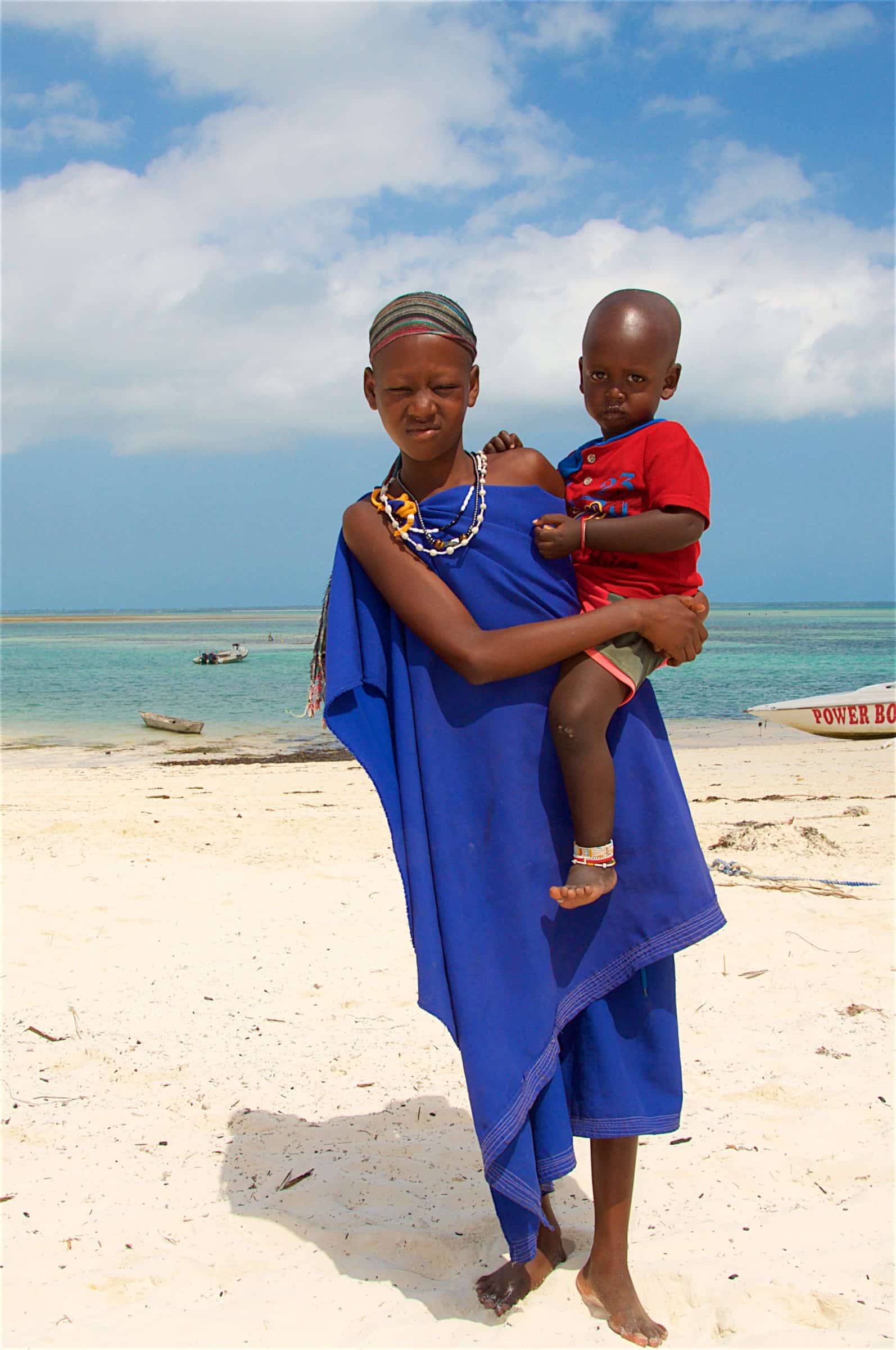 woman with a child 2127580 1 | Reisgids Zanzibar | Wereldreizigers.nl