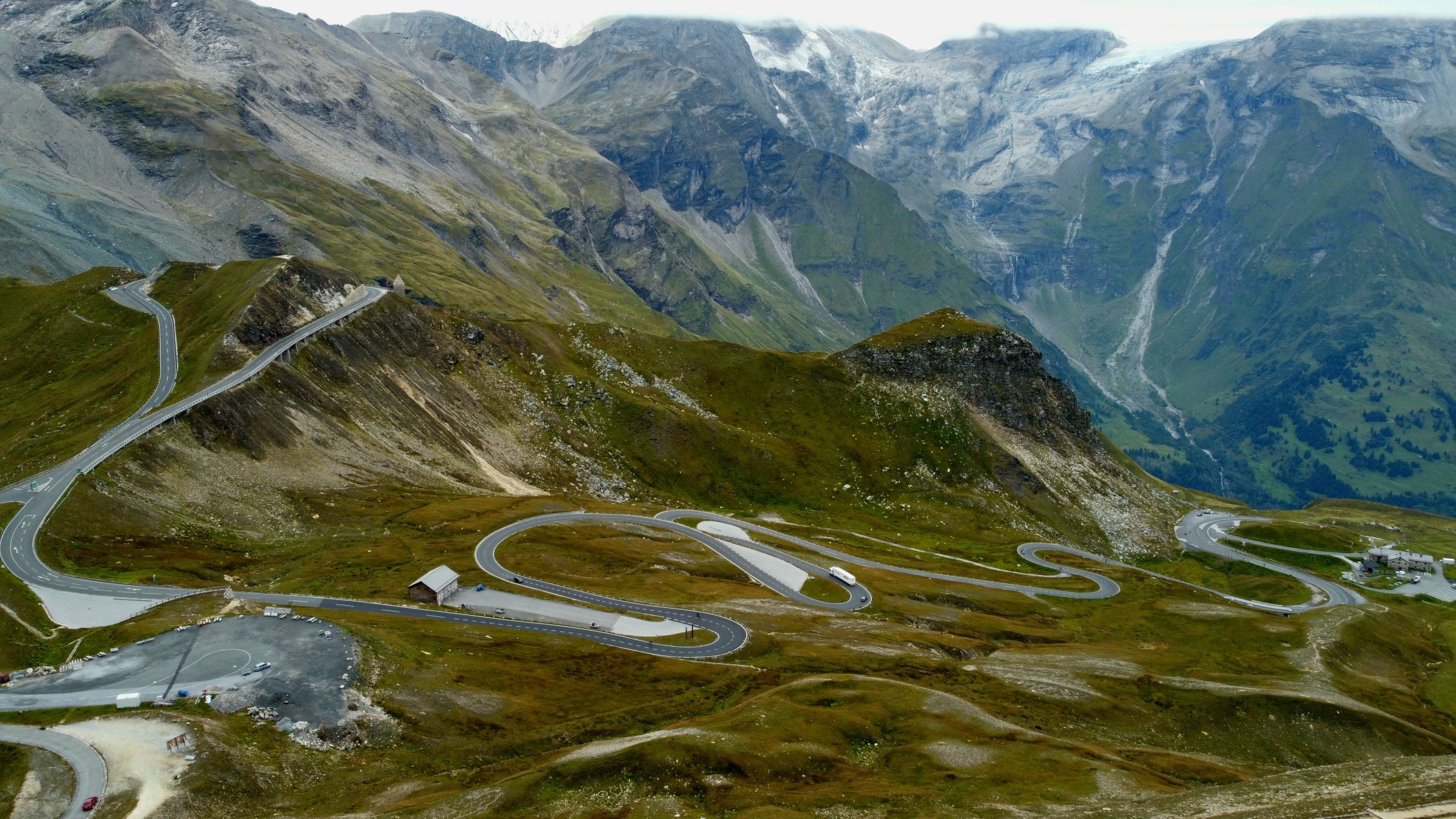 Visoka alpska cesta Grossglockner tijekom našeg putovanja kamperima