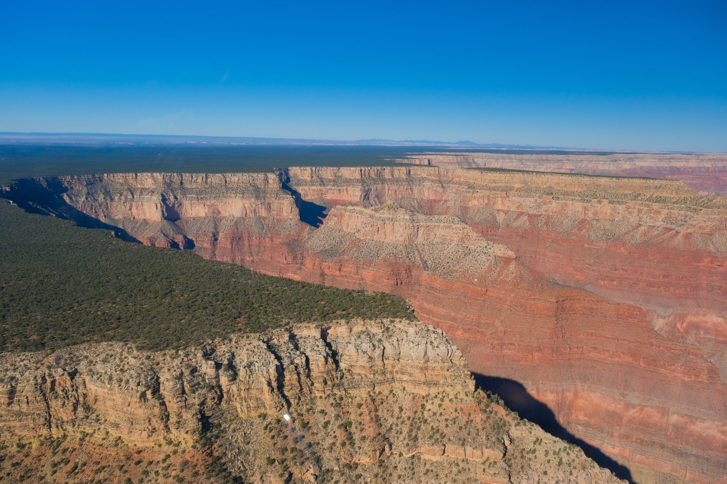 De south rim (zuidkant) van de Grand Canyon vanuit de helikopter
