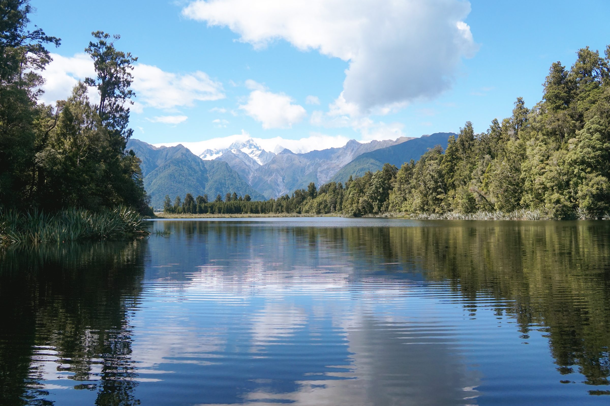 Een beetje weerspiegeling van de gletsjers in Lake Matheson | Reisinformatie Nieuw-Zeeland
