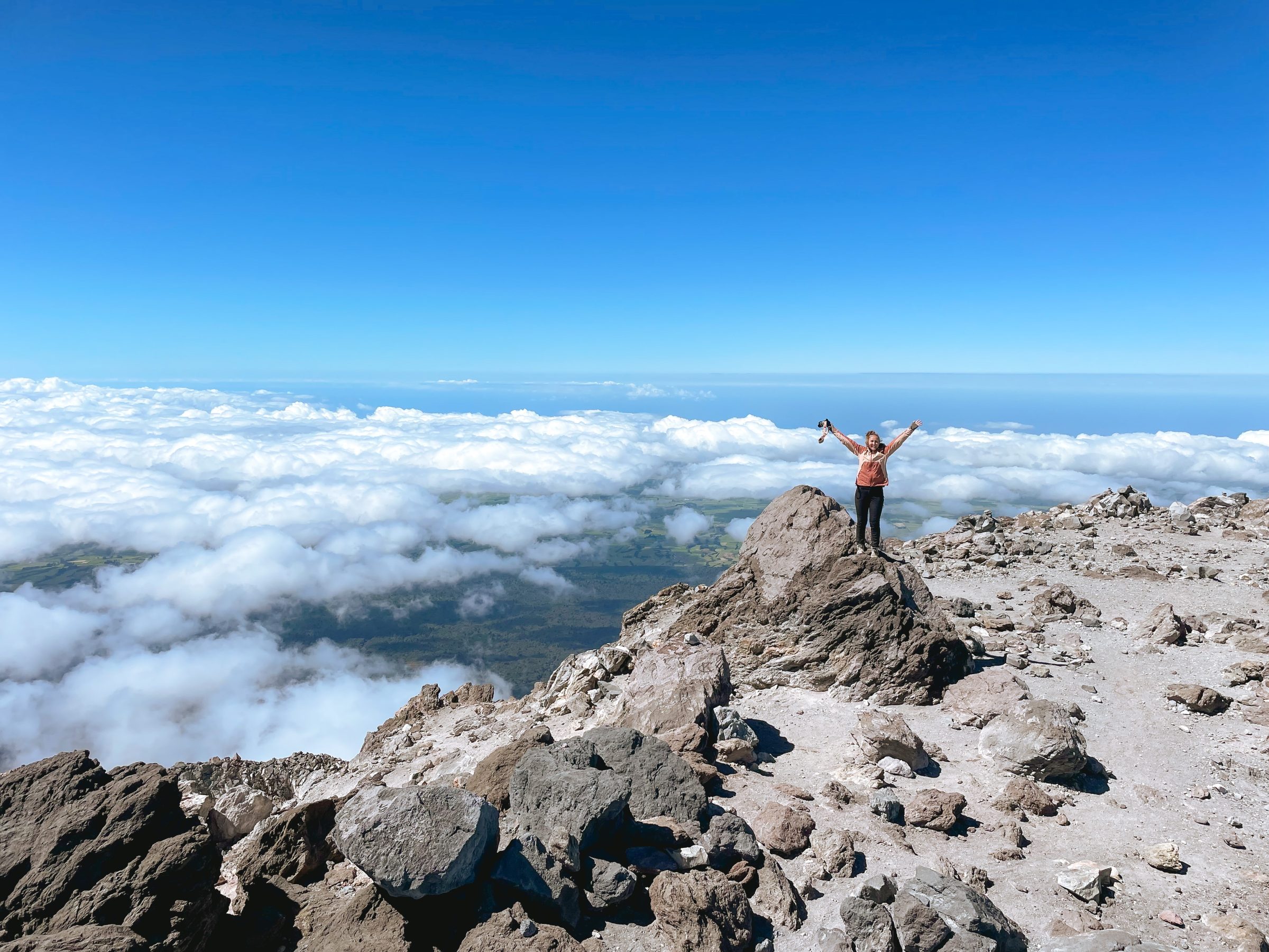 Bo die wolke op berg Taranaki | Reisinligting Nieu-Seeland