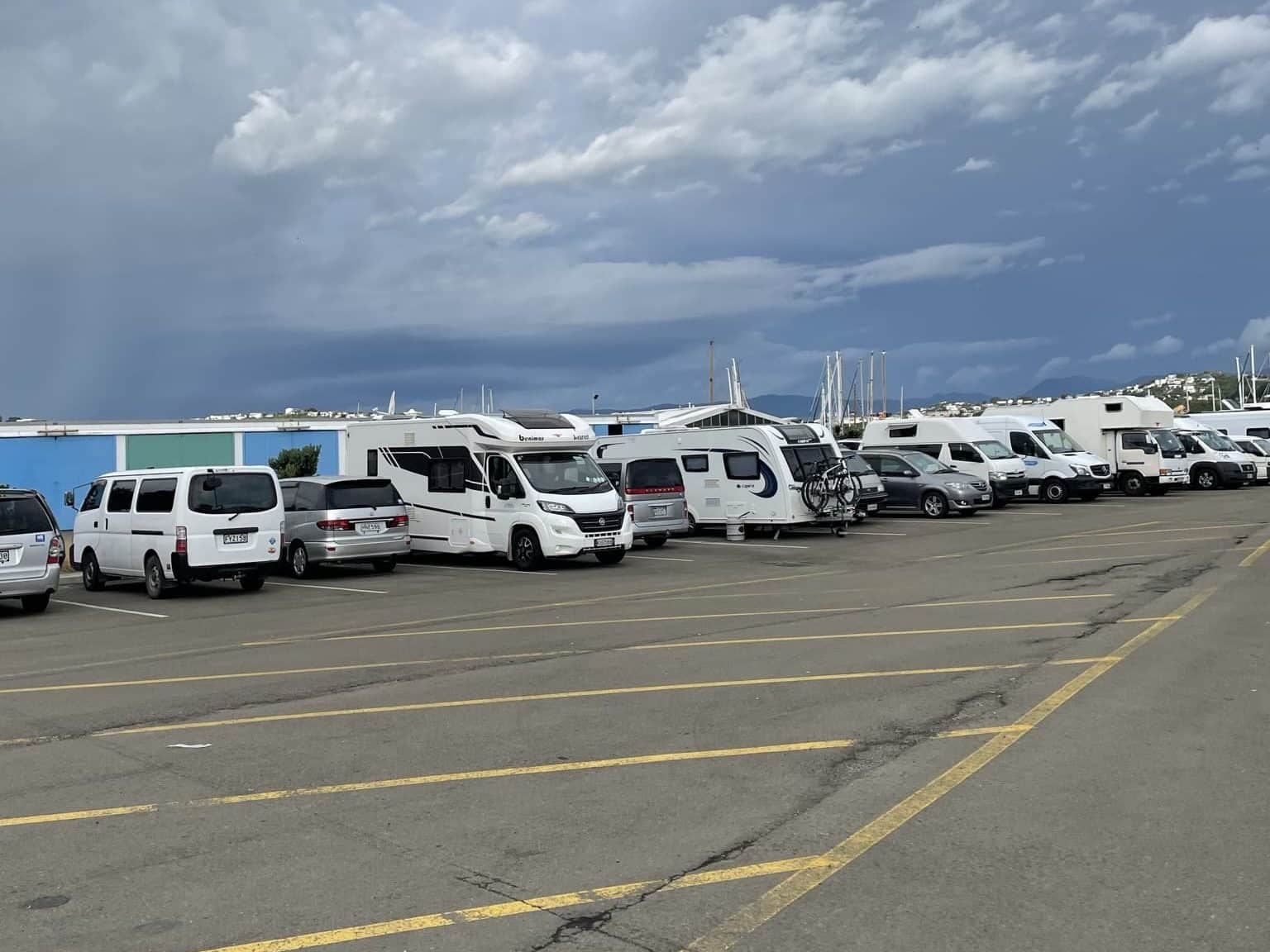 Gesellige parkering by die bure in Wellington | Gratis kampeer in Nieu-Seeland