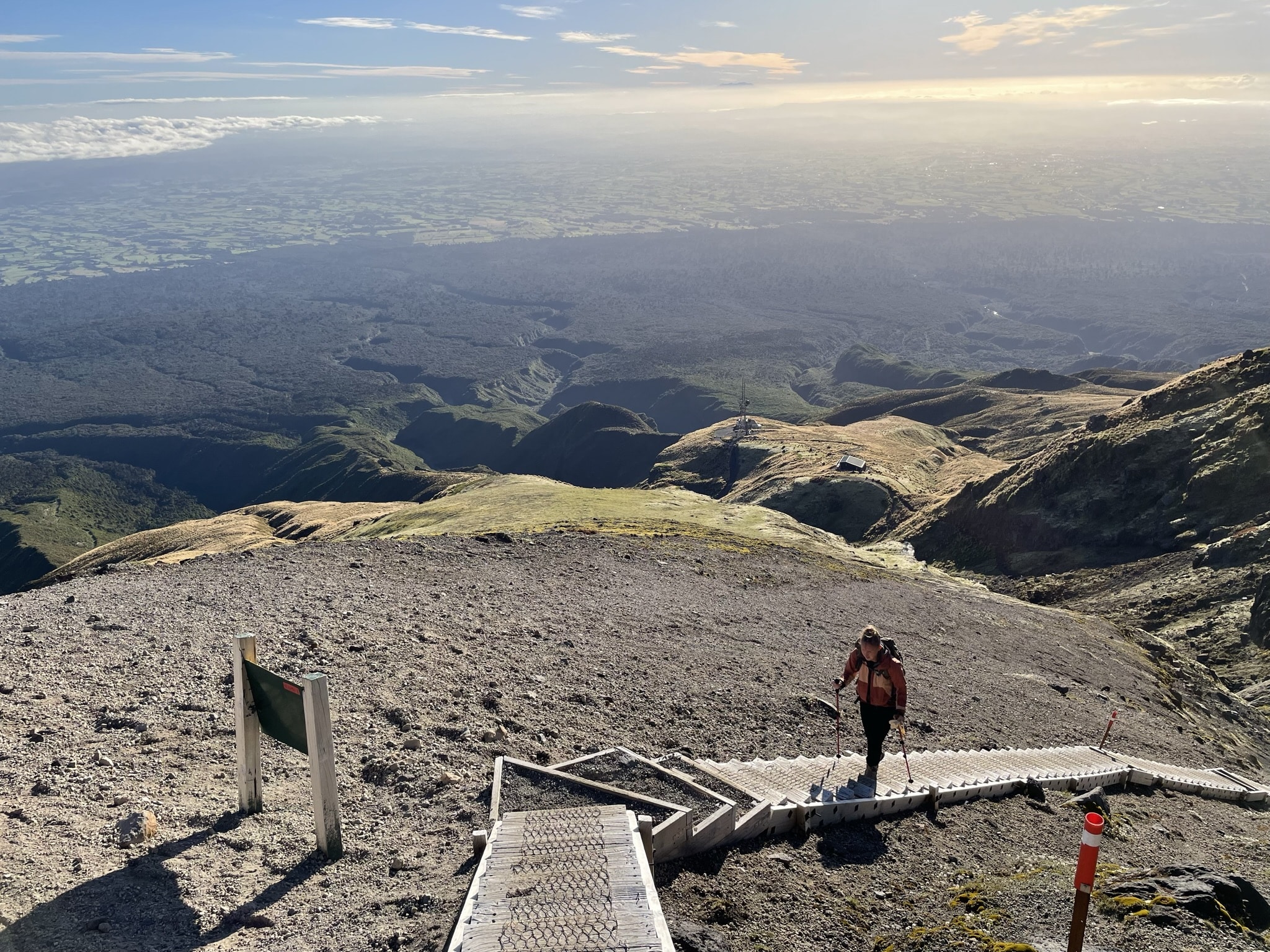 De uiteindelijk fijne trappen tijdens de Summit Climb | Hiken Mount Taranaki