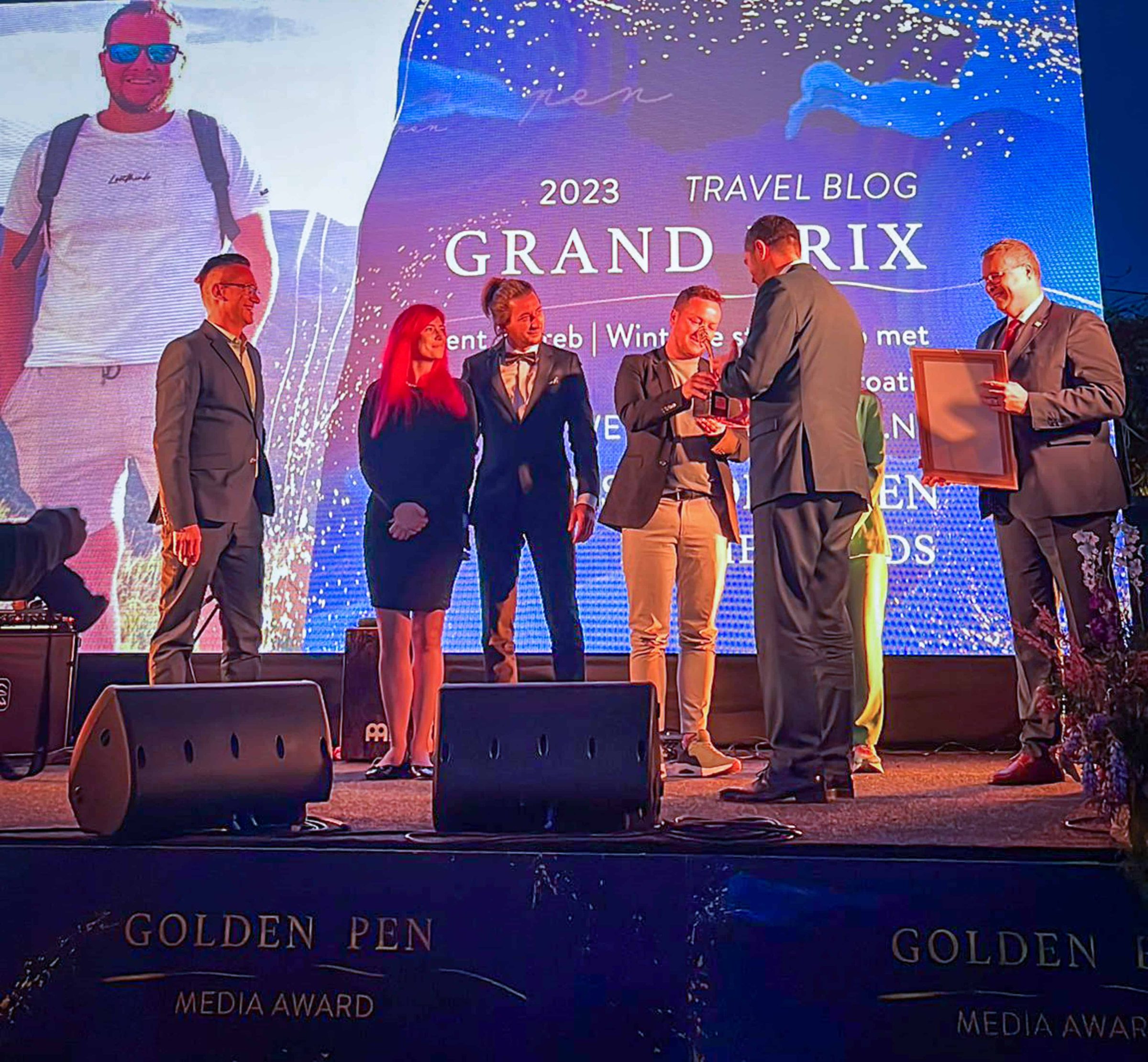 Chris receiving his Golden Pen Media Award | Foto: Pauline Grossen