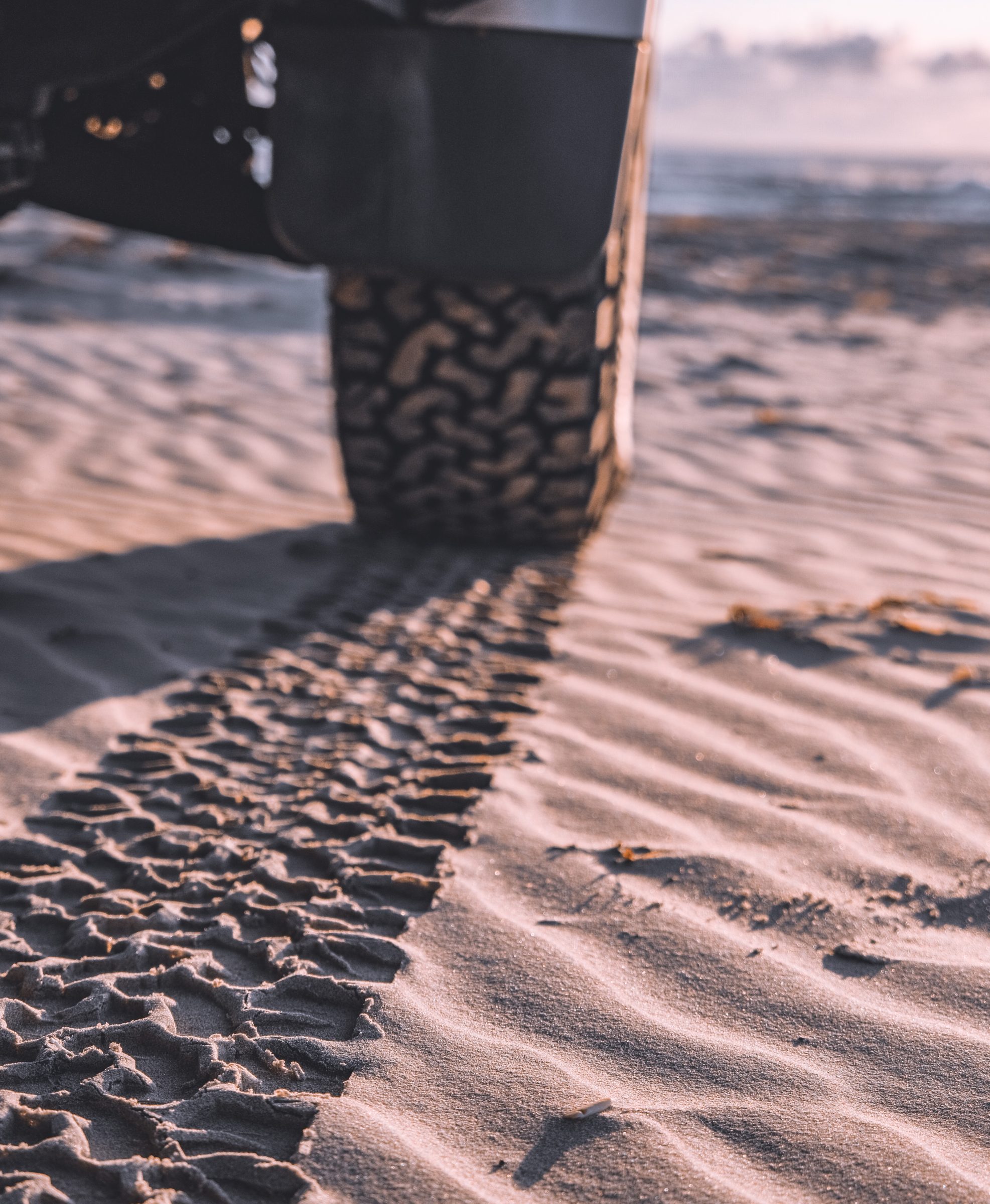 Zorg voor goede banden als je op het strand gaat rijden