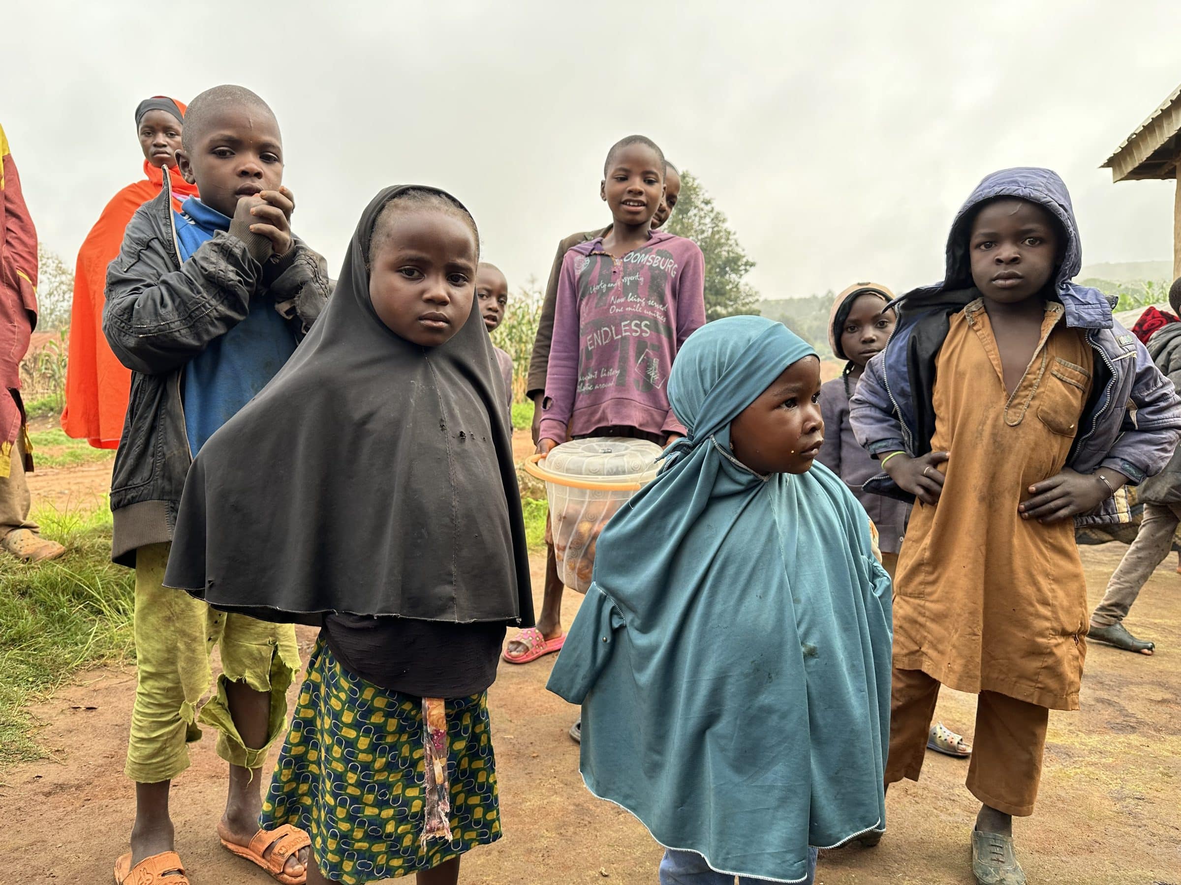 اطفال محجبات | الهبوط في نيجيريا