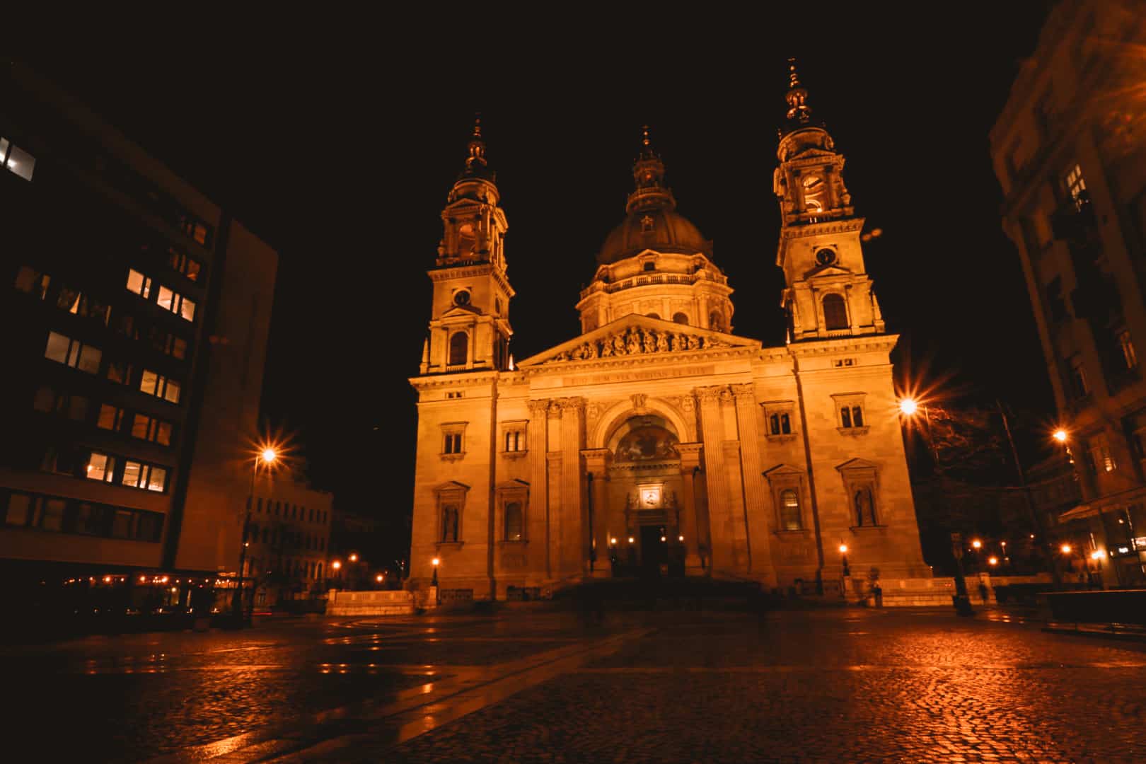 Sint-Stefanusbasiliek bij avond