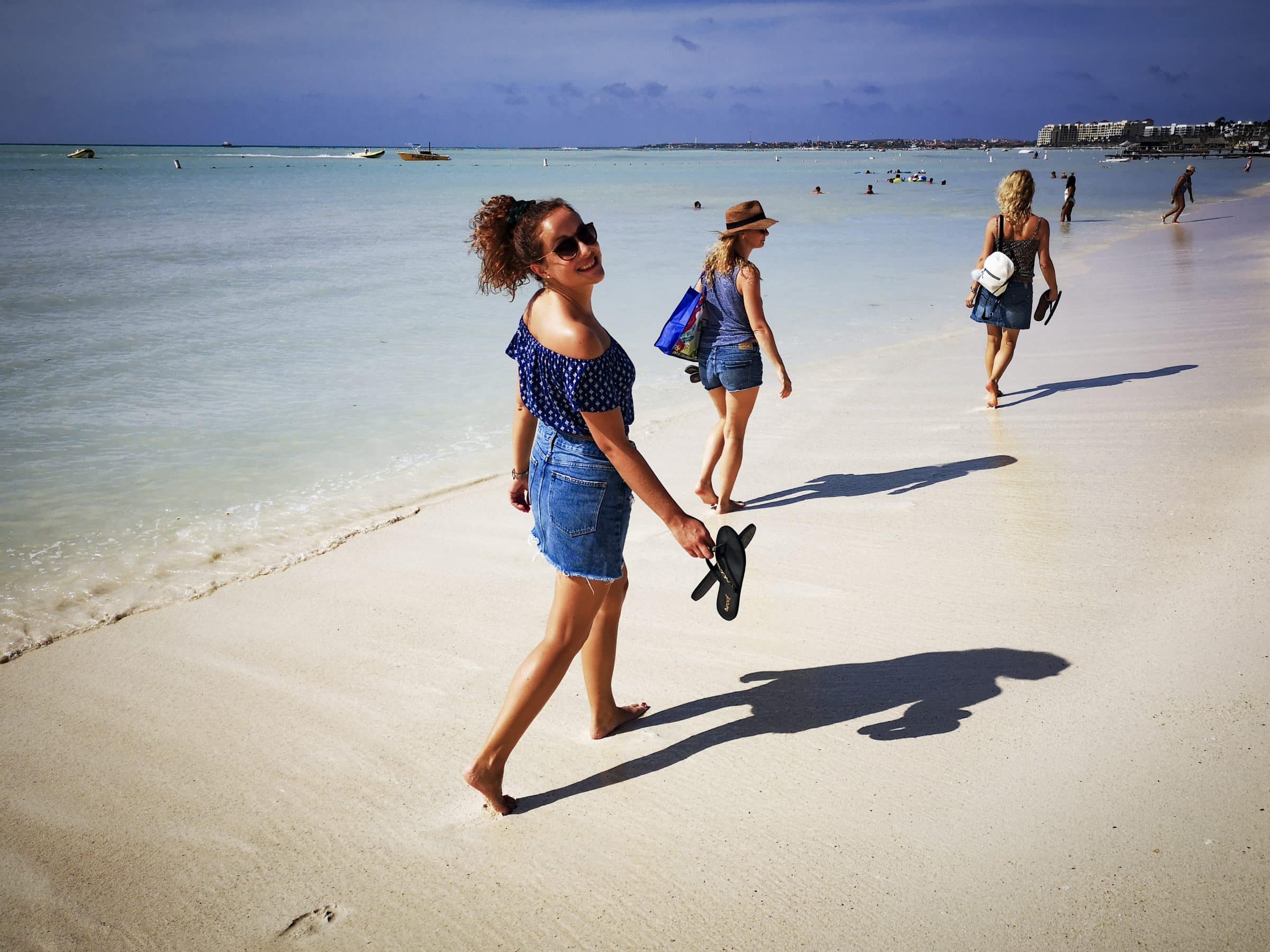 Malou en mijn zussen op de stranden van Aruba