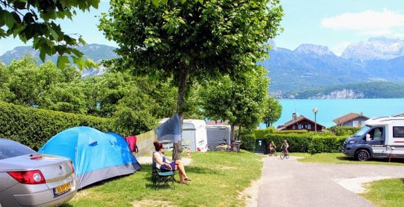 Camping-aan-het-meer-van-Annecy-Frankrijk