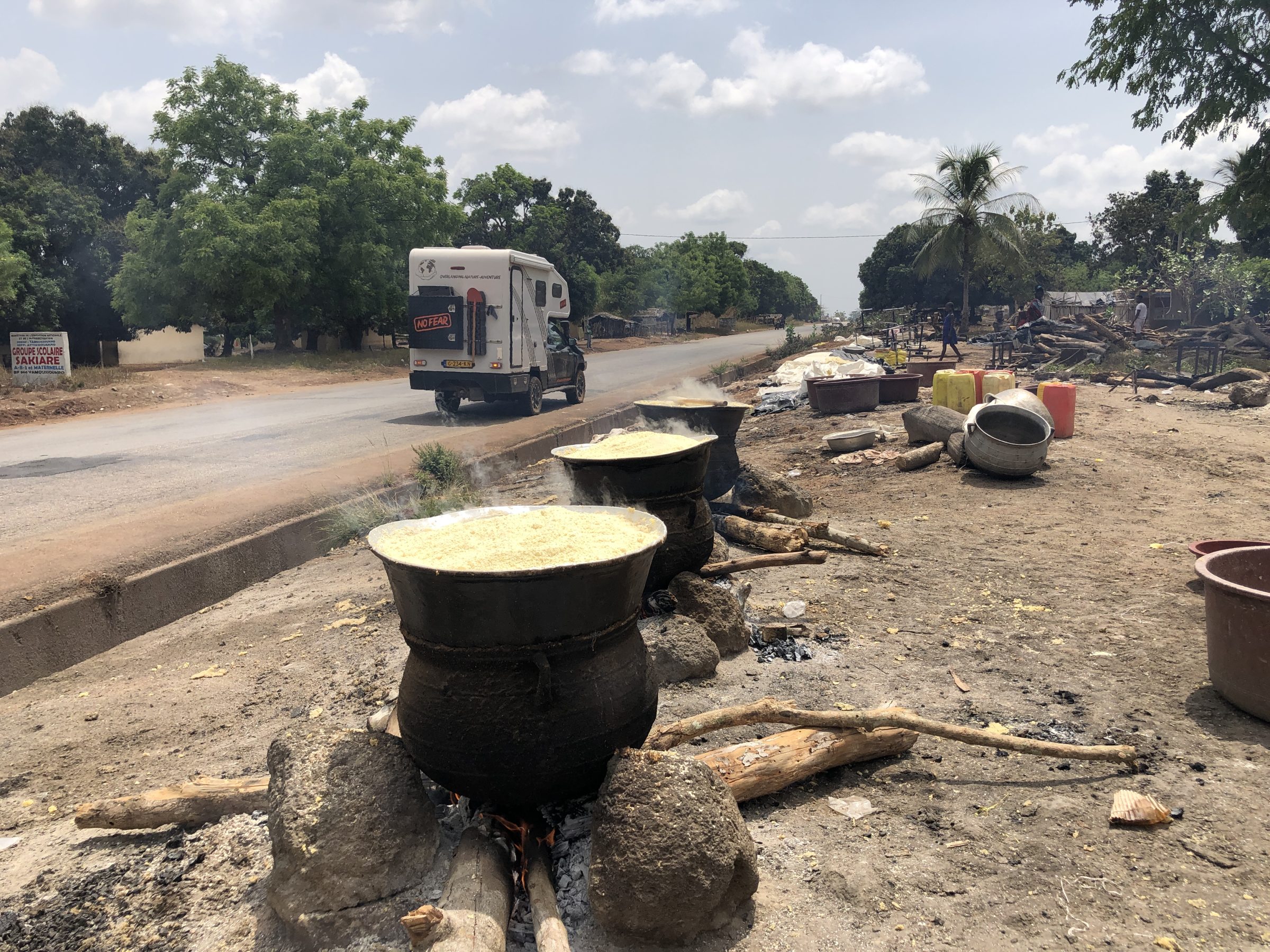 Cassave koken | Overlanden in Ivoorkust
