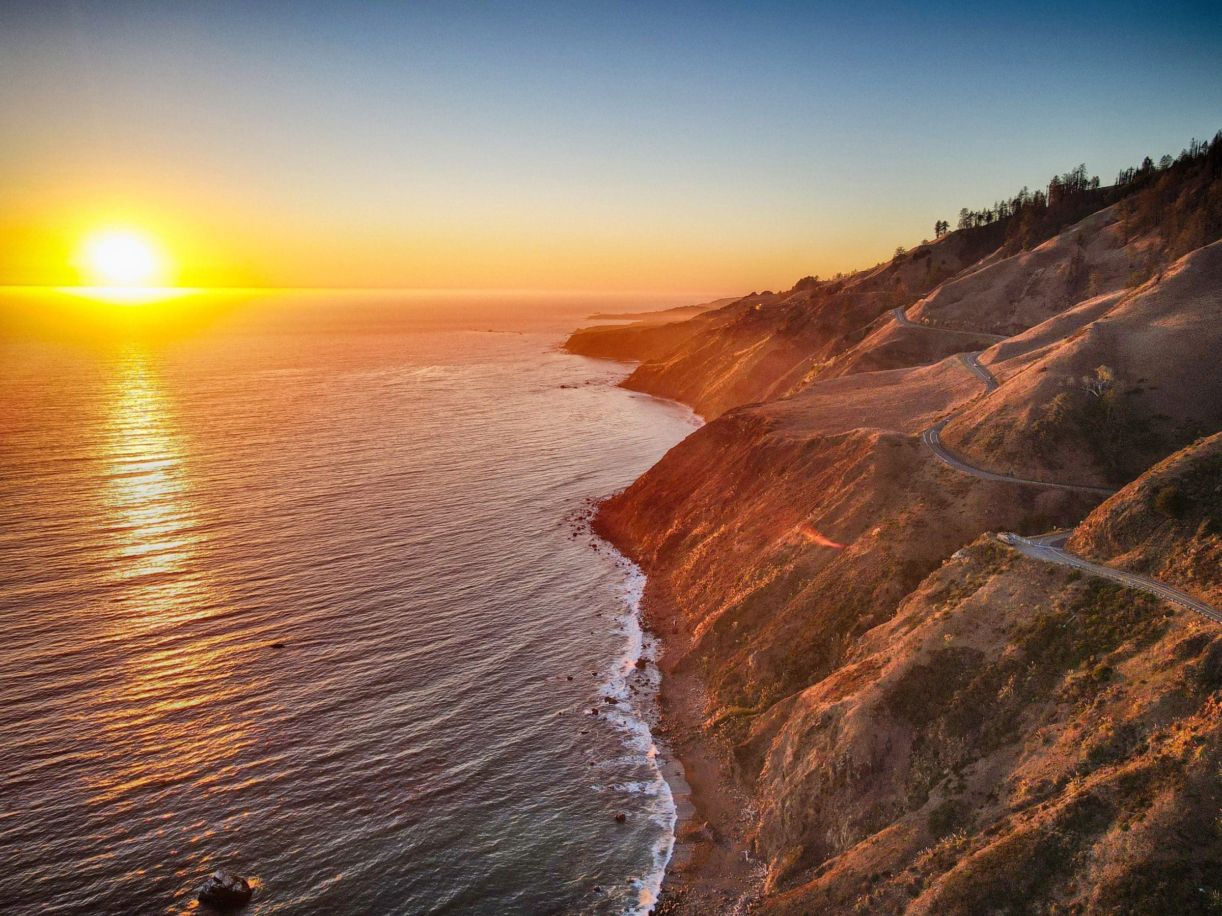 The winding Highway 1 / Route 101 | West Coast America