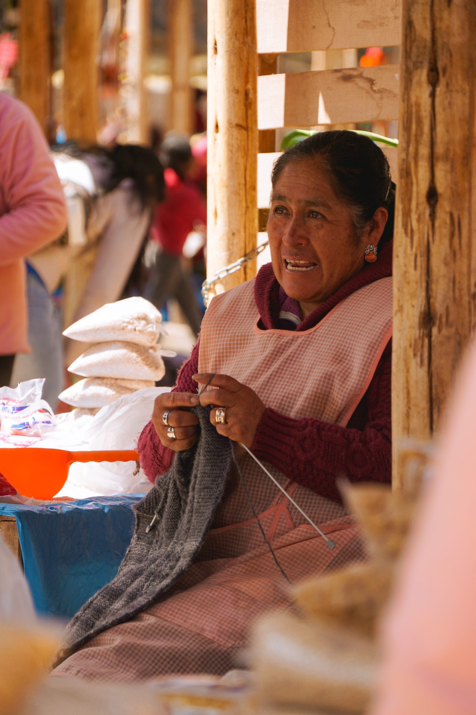 Één van de vele dames op de markt in Chinchero | Wat te zien en doen in Cusco