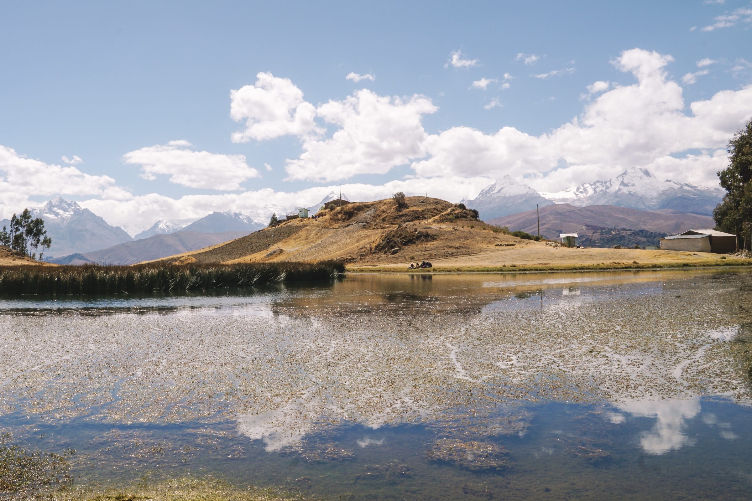 Laguna Wilcacocha, nichts Besonderes mehr und doch mit den Bergen dahinter hat sie was | Wandern in Huaraz