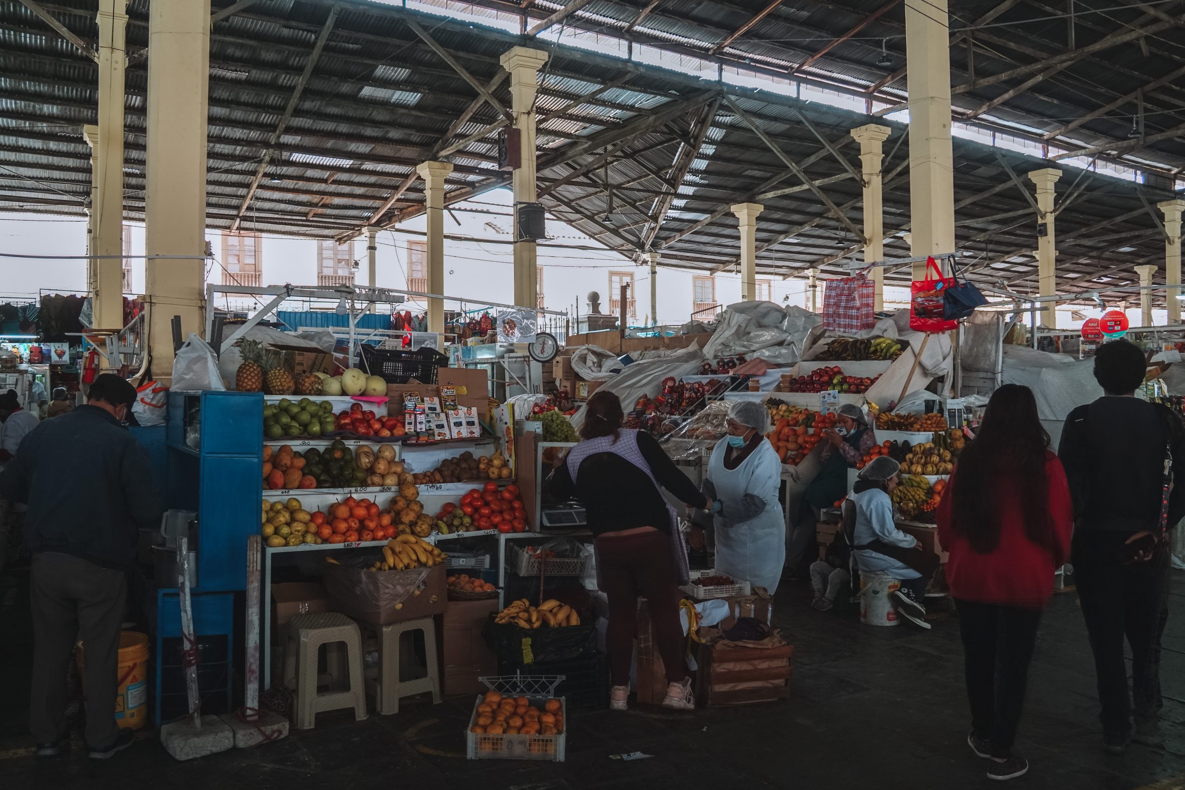 Mercado San Pedro, van fruit tot en met onderbroeken, alles is er te koop | Cusco Peru