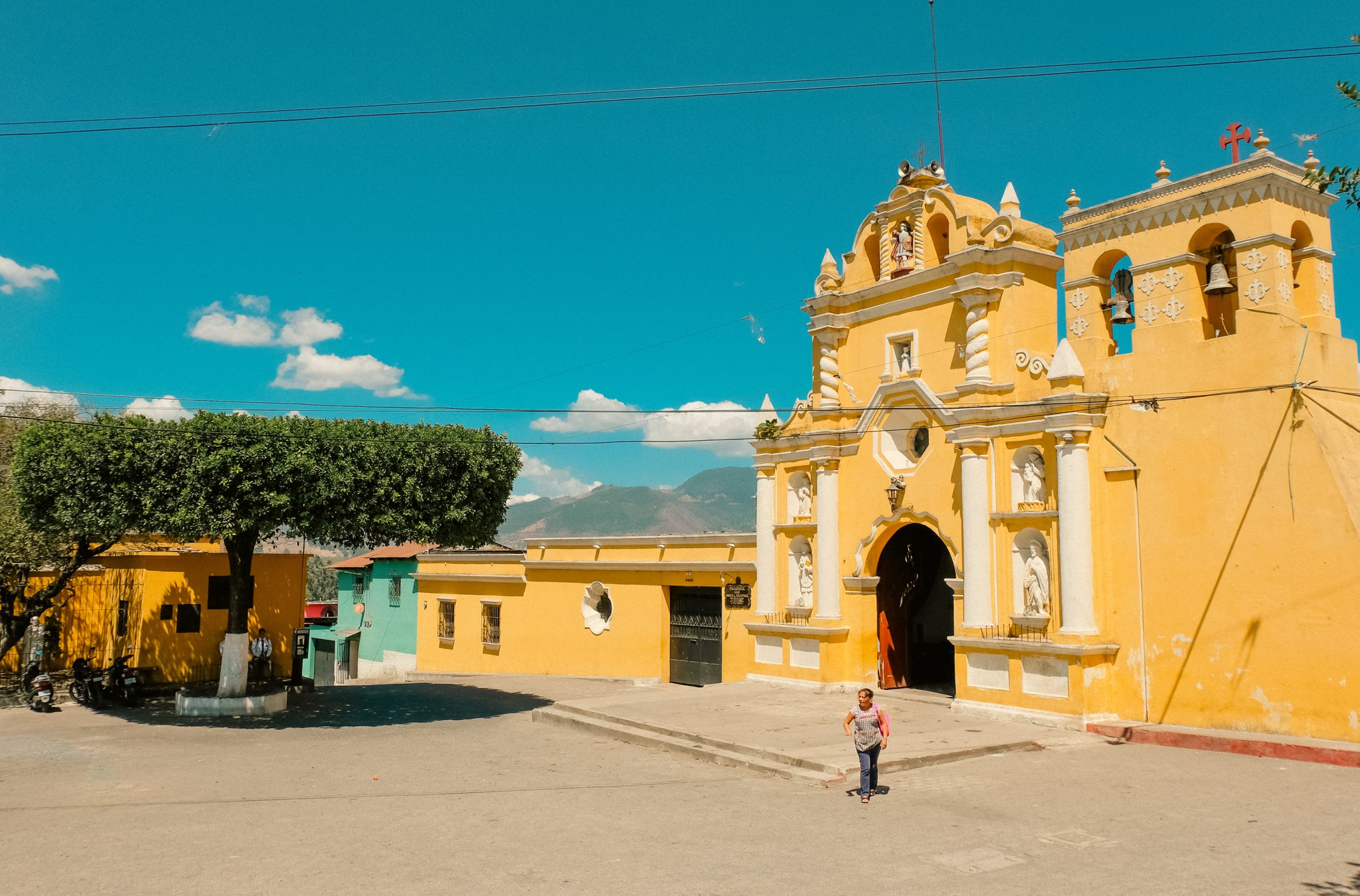 Kleurige straten en oude gebouwen in Antigua
