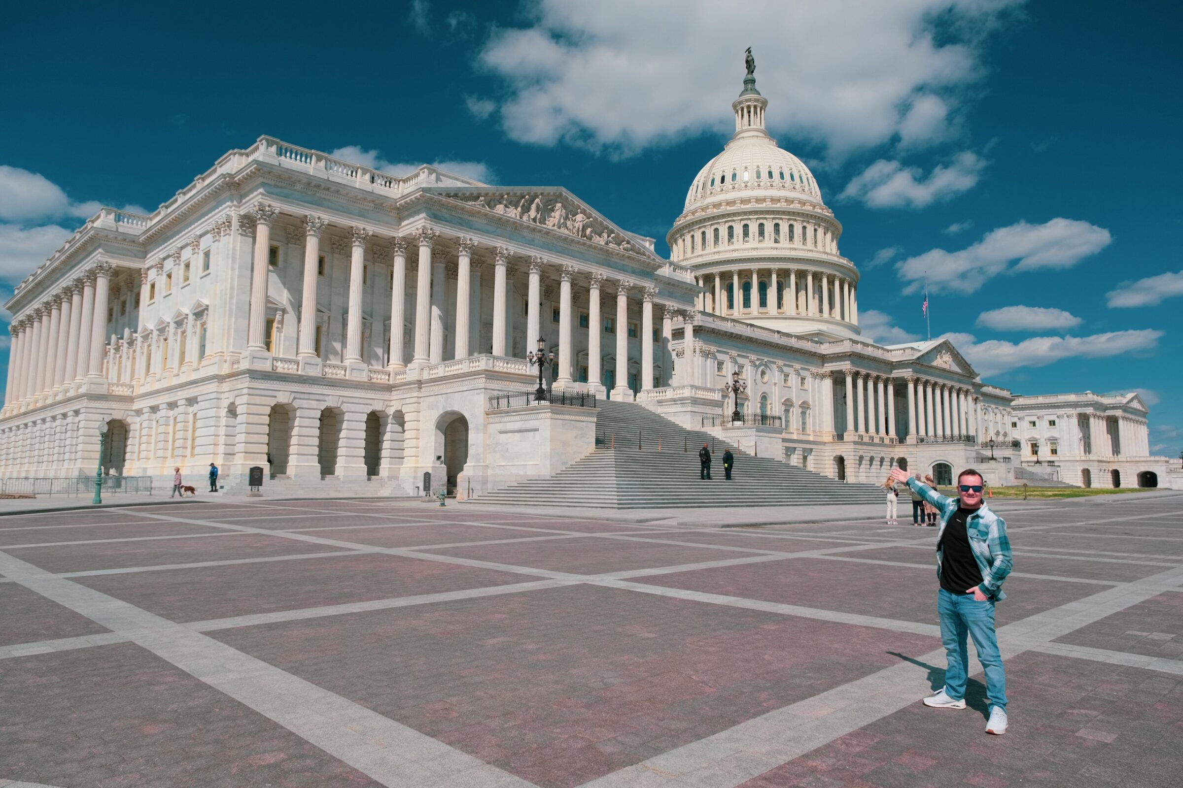 Tady já (Chris) stojím před Kapitolem ve Washingtonu DC