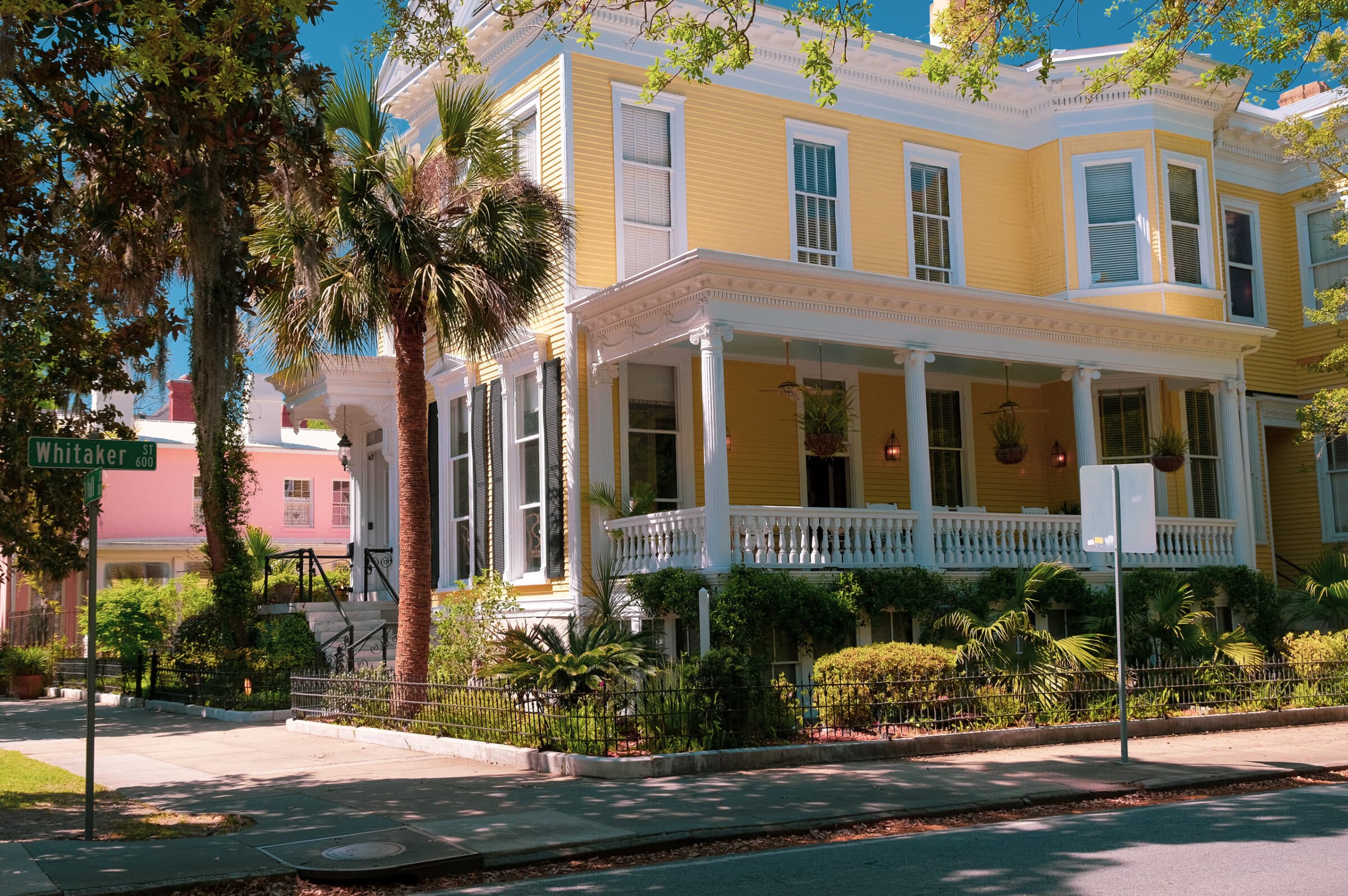 Kleurrijke koloniale gebouwen | Wat te doen + tips voor Savannah, Georgia 