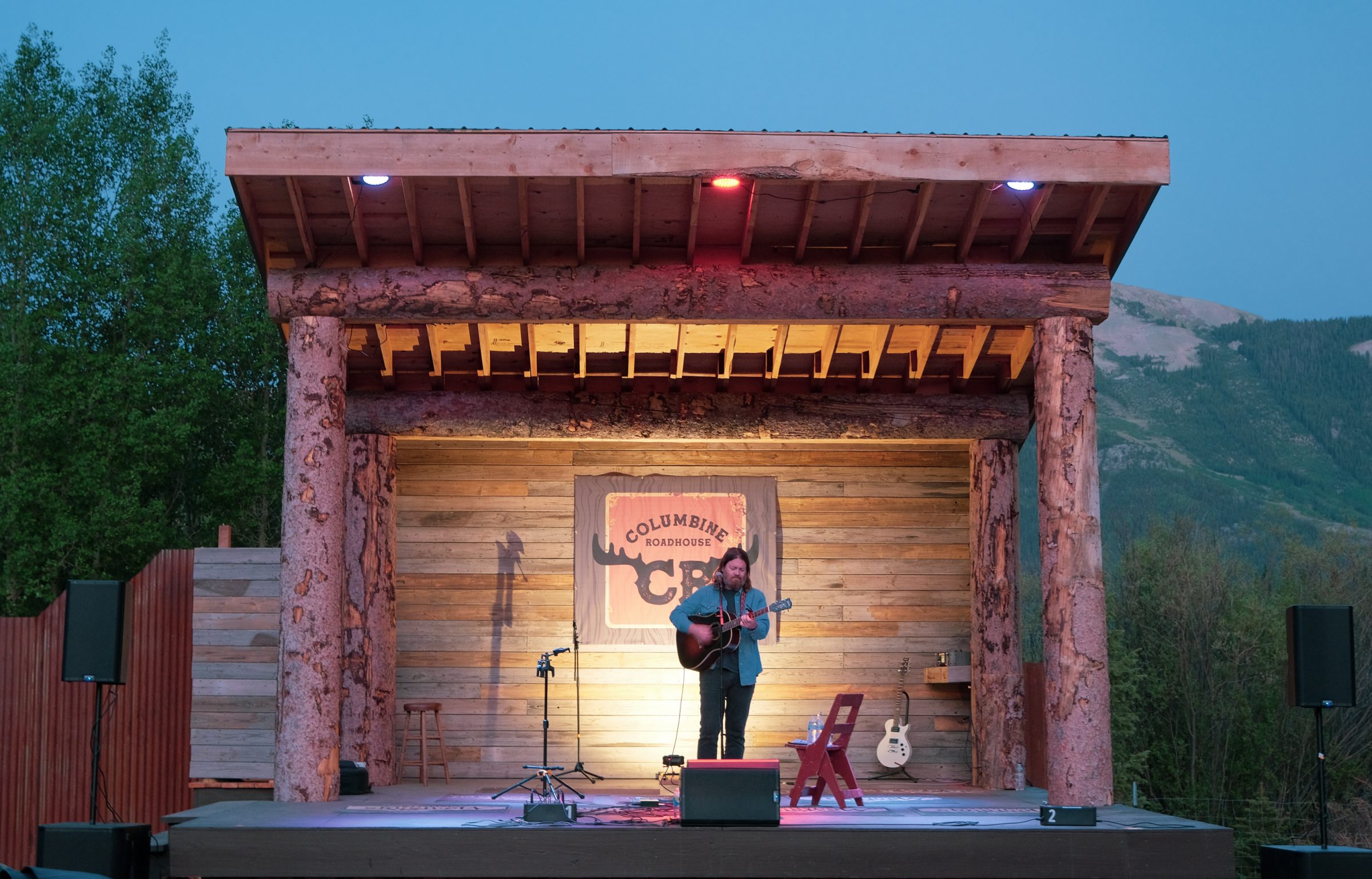 Lewendige musiek by Columbine Roadhouse | Silverton Colorado