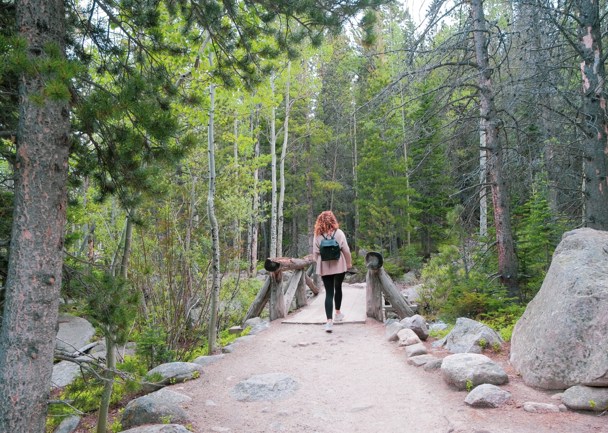 Malou auf dem Weg zu den Alberta Falls | Rocky-Mountain-Nationalpark