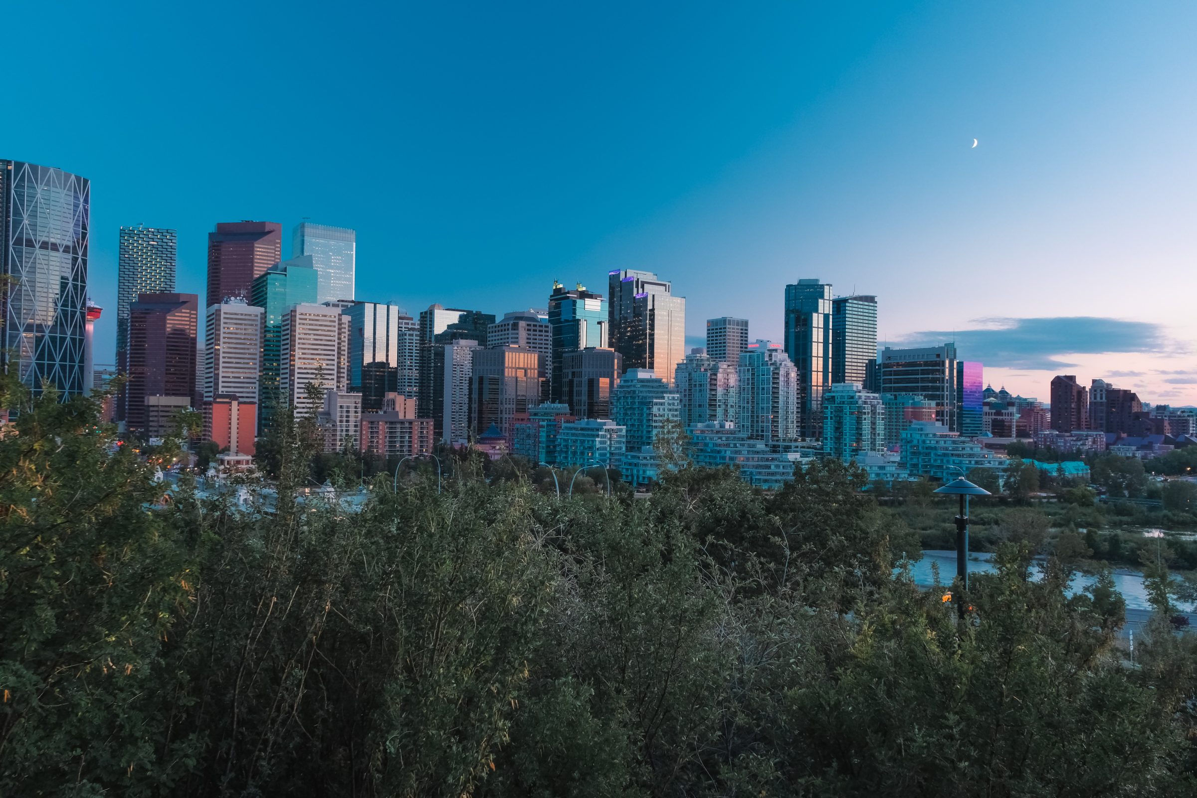 Skyline van downtown net na zonsondergang | Tips voor Calgary