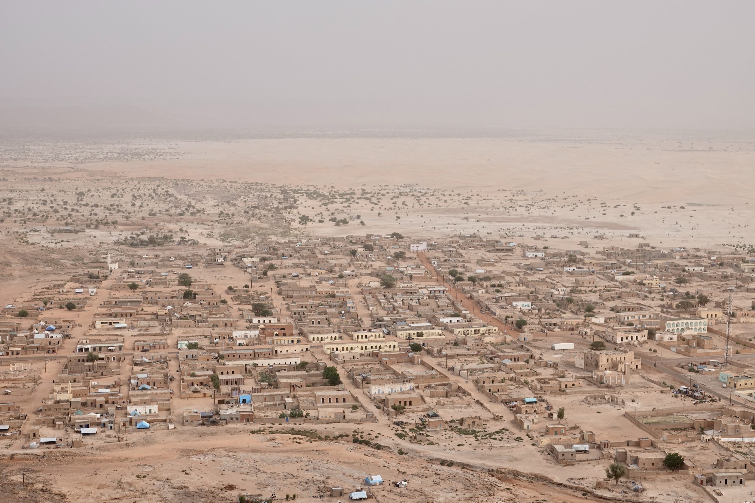 Dorpje met zandduinen | Overlanden in Mauritanië