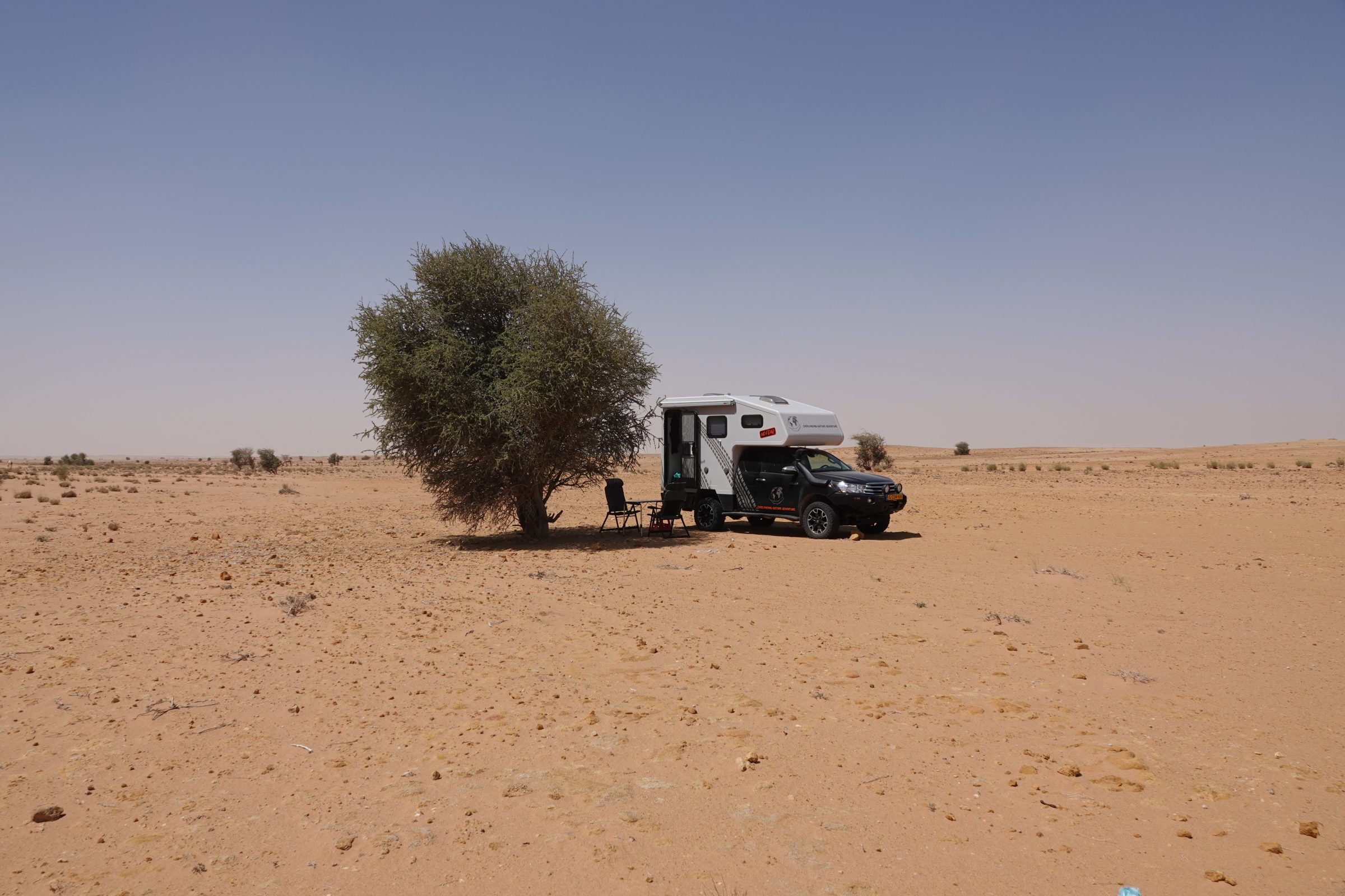 Een beetje schaduw | Overlanden in Mauritanië