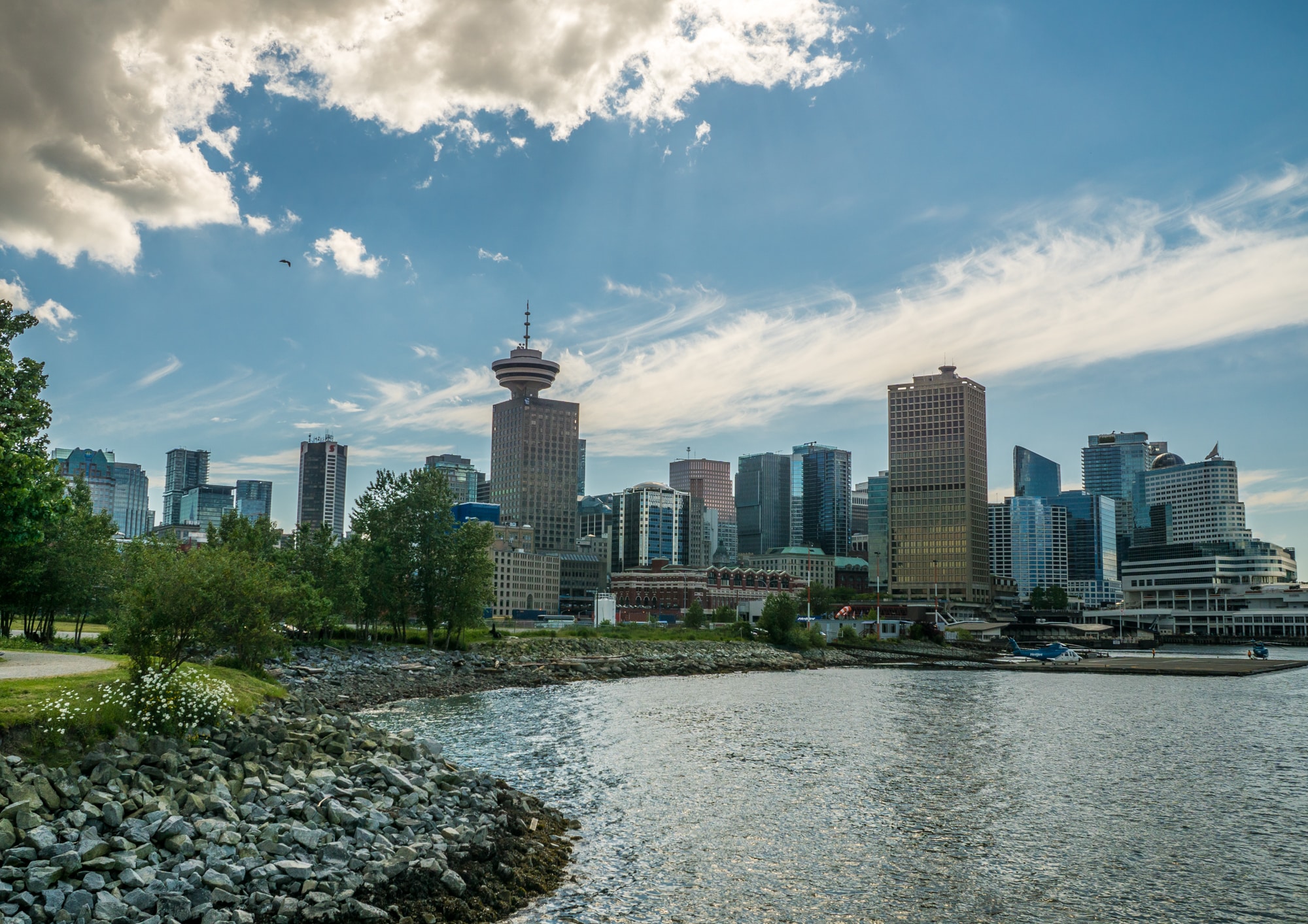 De ronde toren is de Vancouver Lookout
