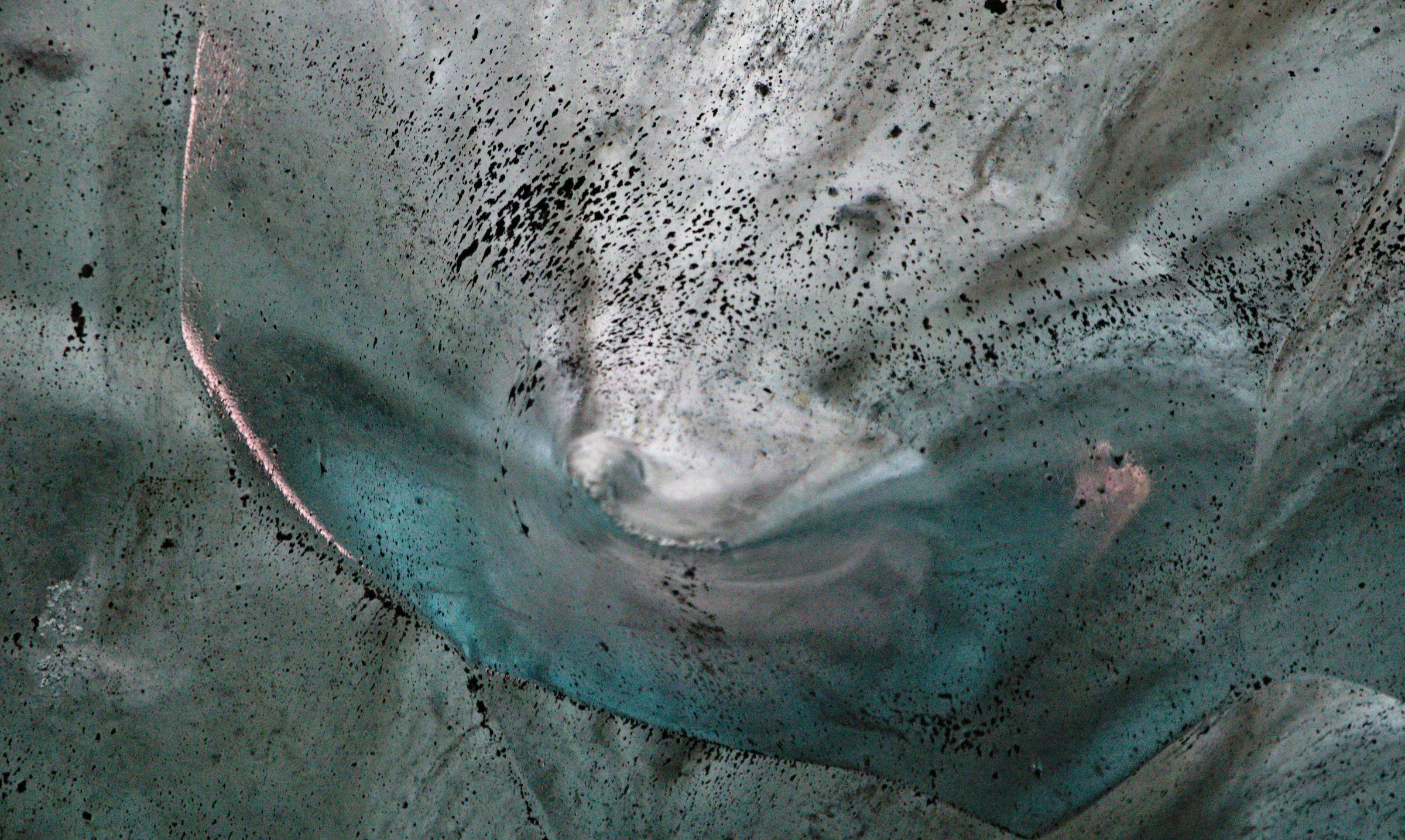 アイスランドの氷の洞窟