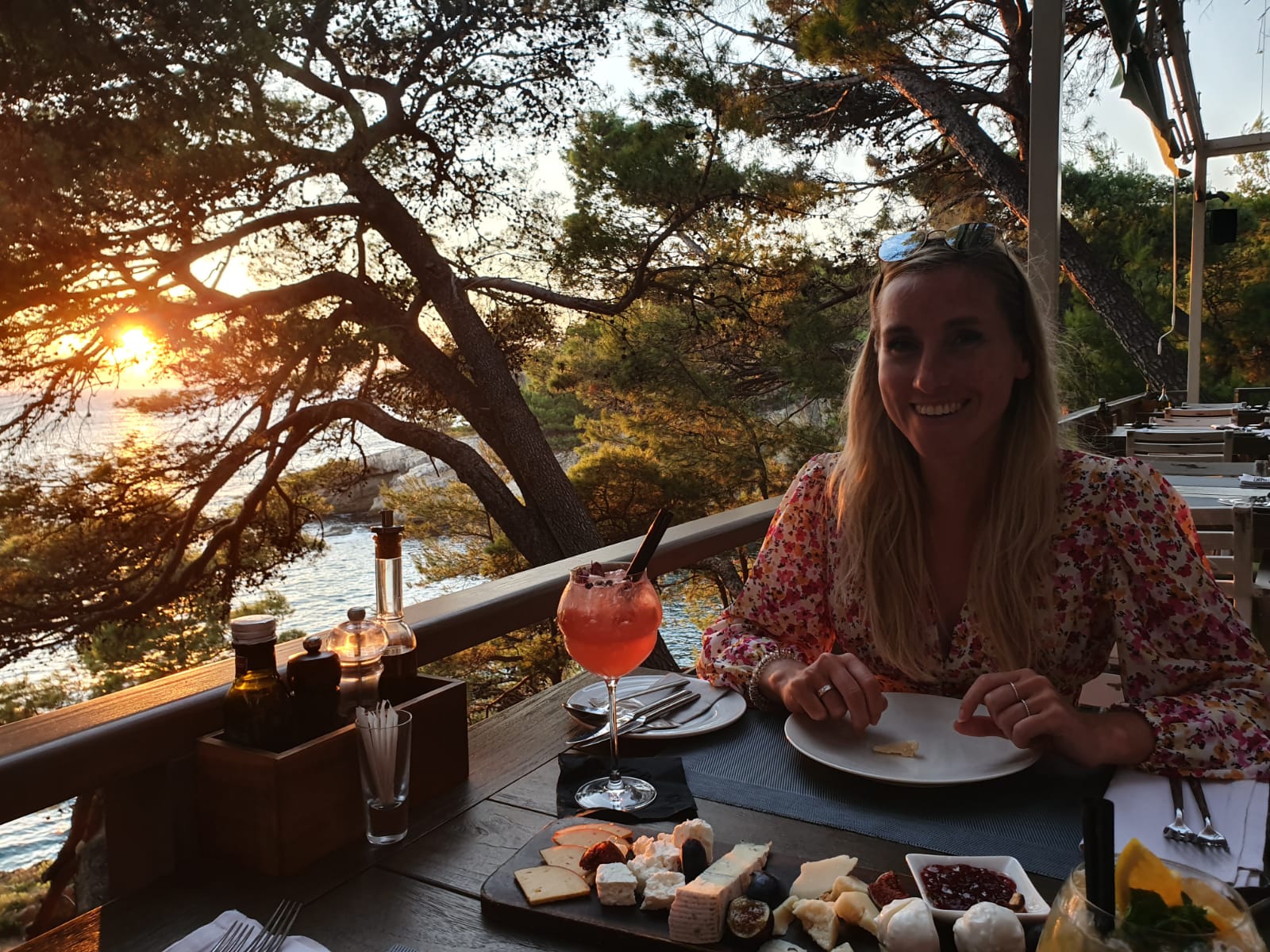 Restaurant Higo with sunset
