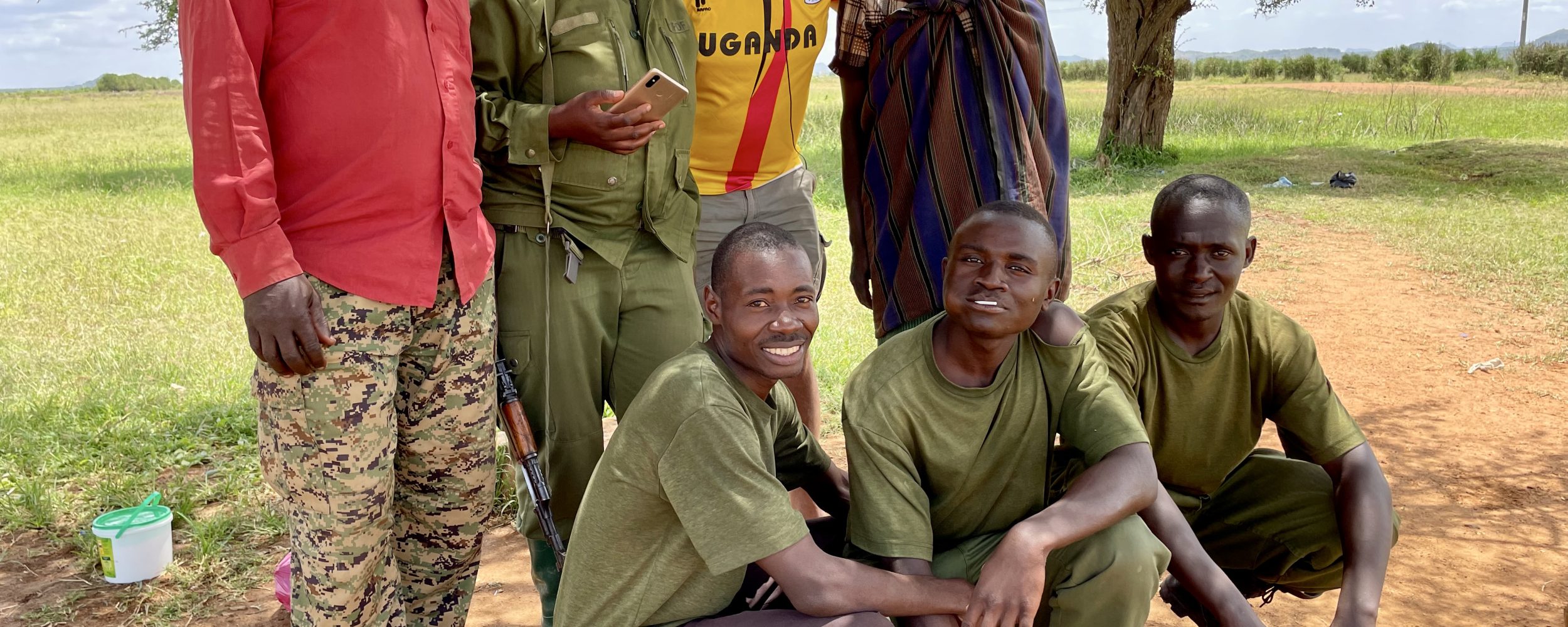 Op de foto met het Oegandese leger nabij Kaabong