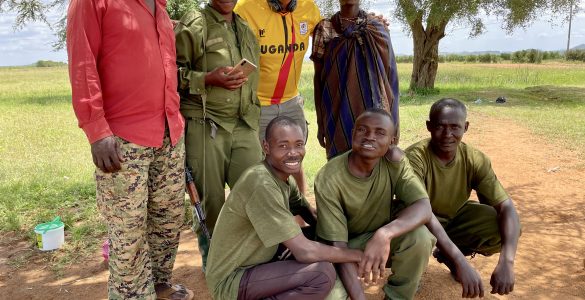 Op de foto met het Oegandese leger nabij Kaabong