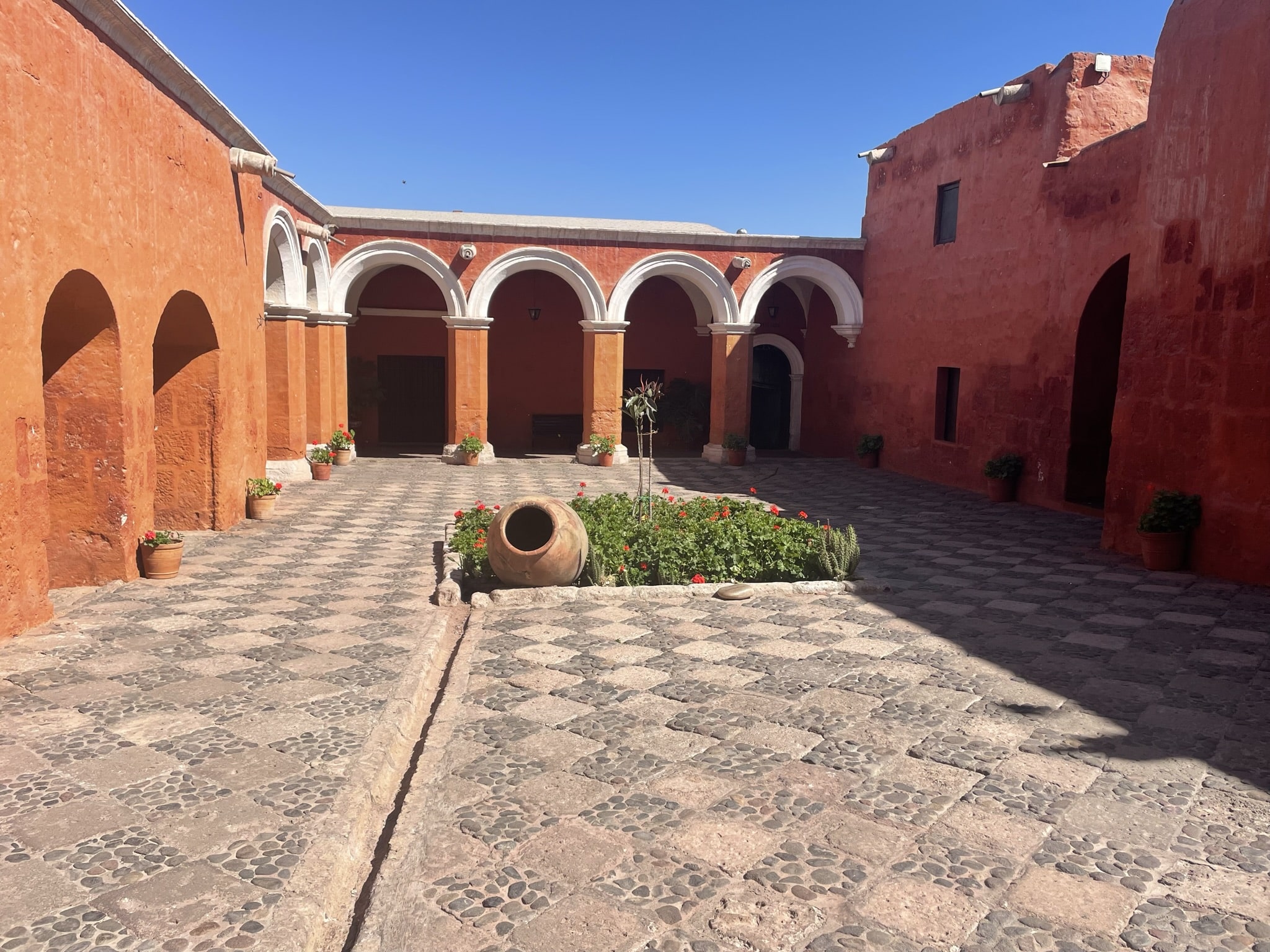Één van de mooie pleintjes in het Santa Catalina klooster | Arequipa Peru