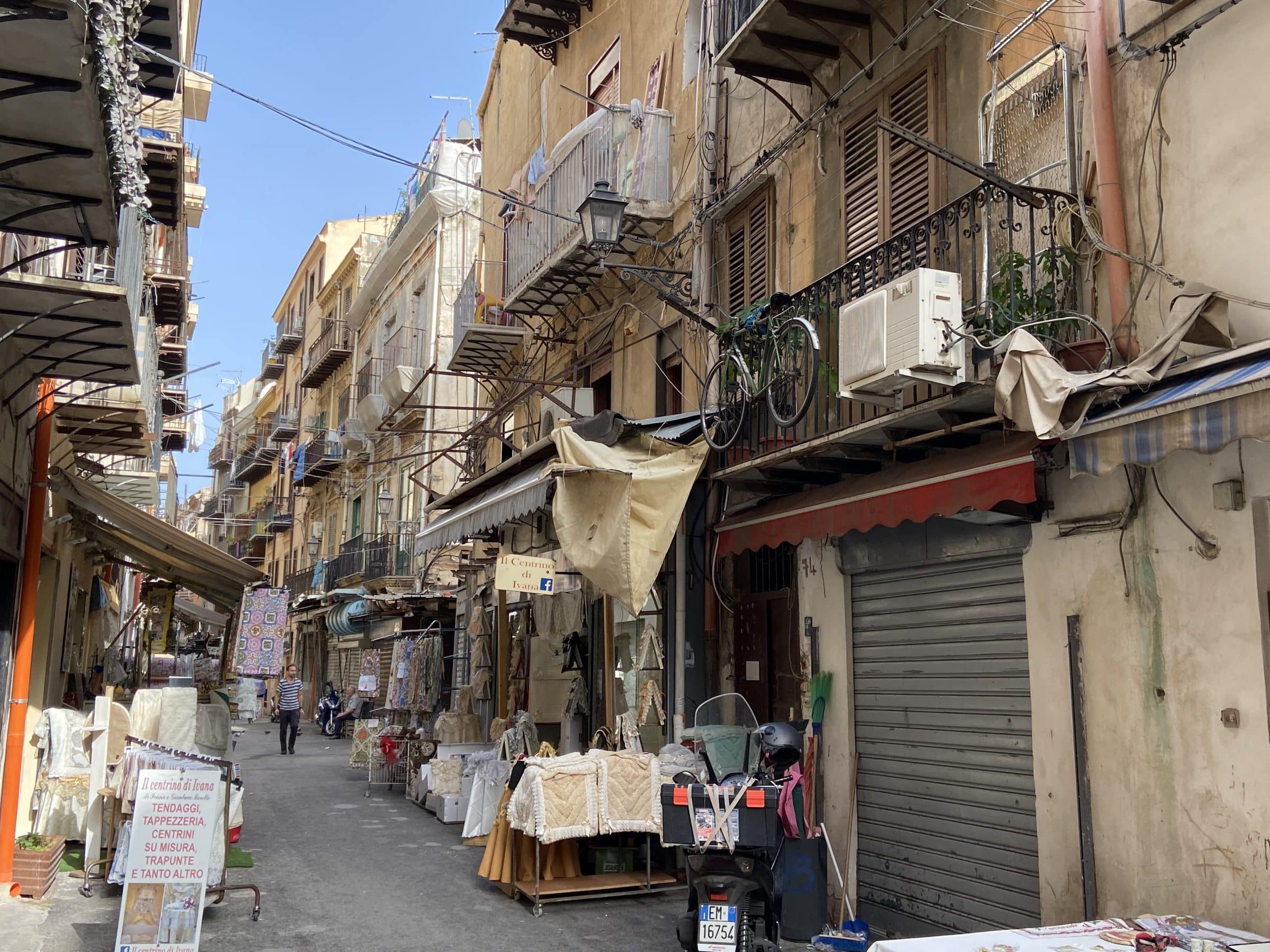 Smalle straatjes van Palermo