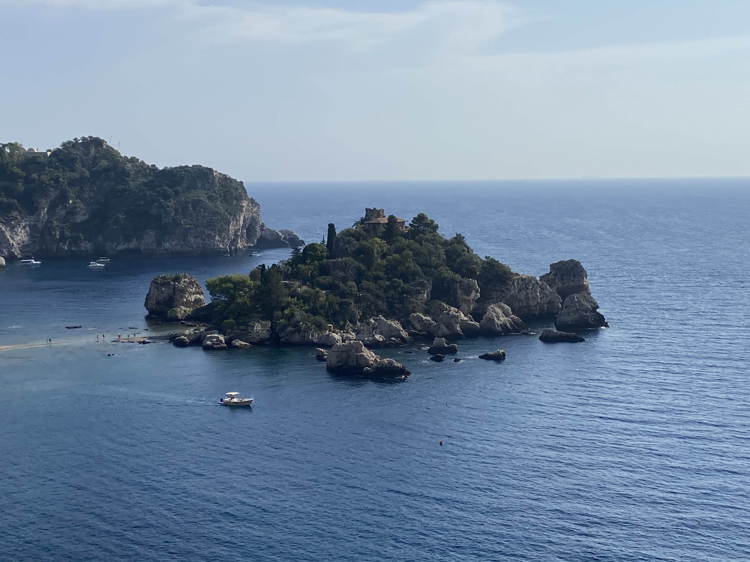 Taormina het piepkleine eilandje bij Sicilië