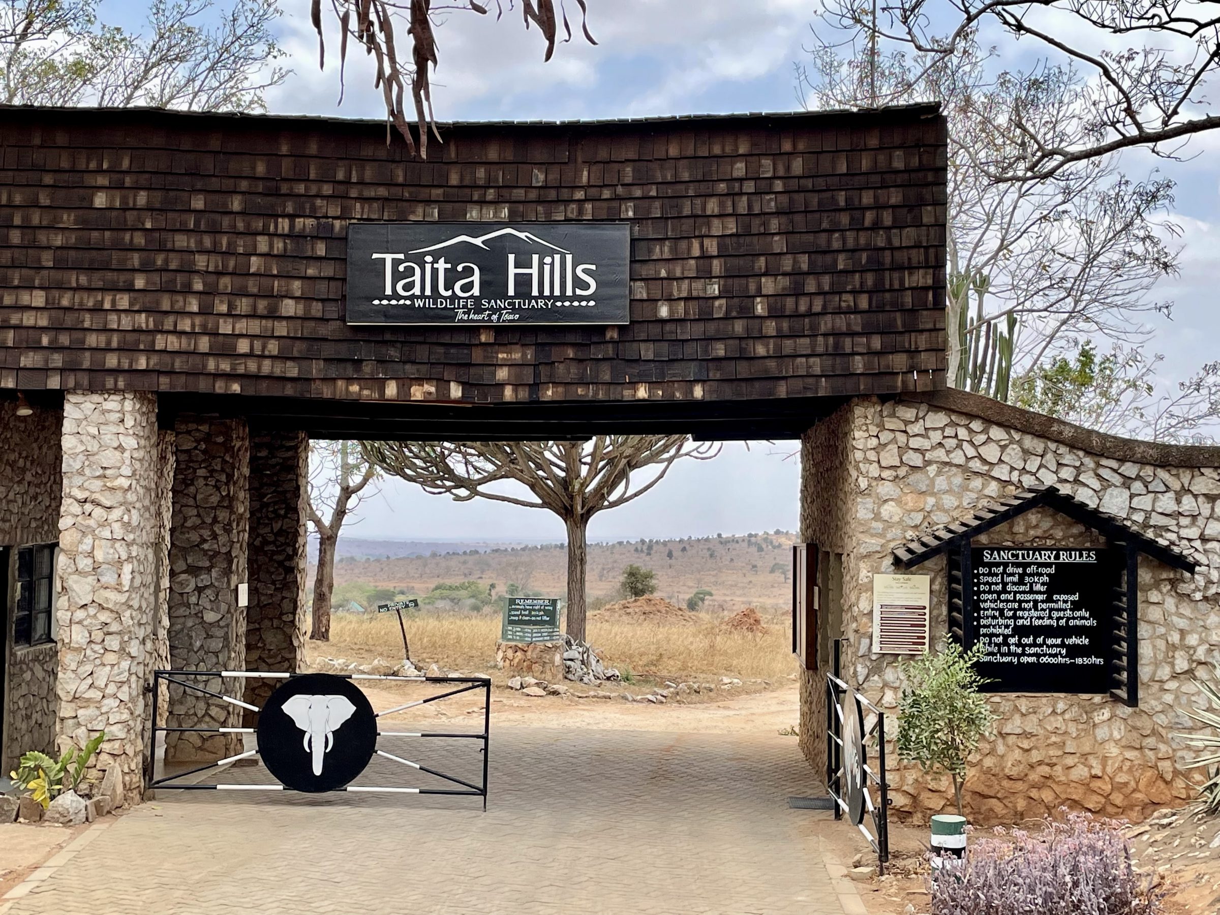 De ingang van Taita Hills Wildlife Sanctuary