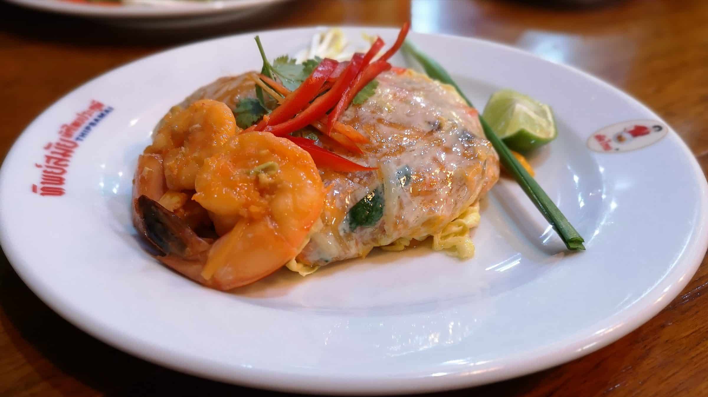De beroemde Pad Thai van Thipsamai in Bangkok - een absolute must-eat!