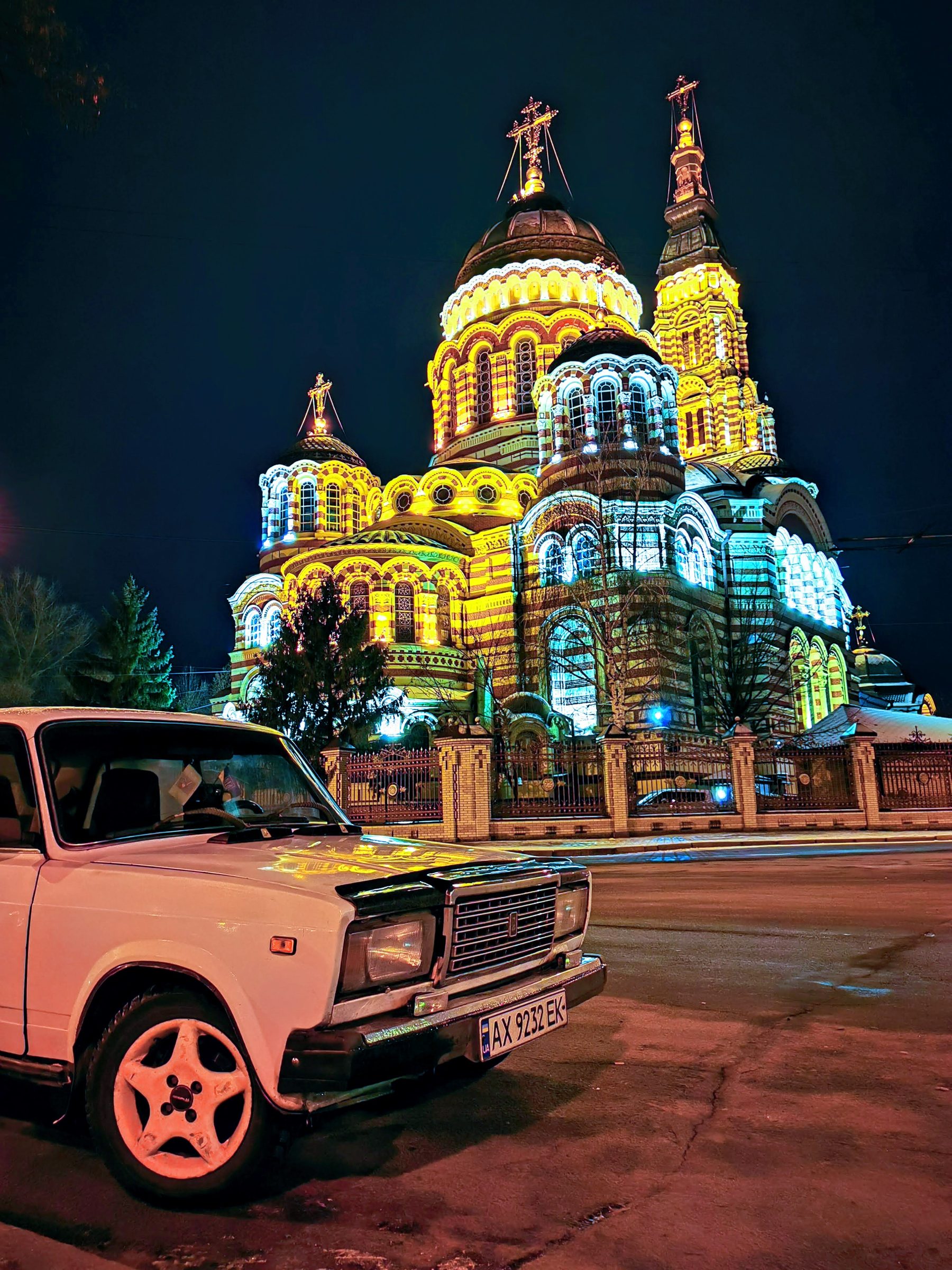 Een grote Russische Synagoge en een oude maar zeer mooie Lada