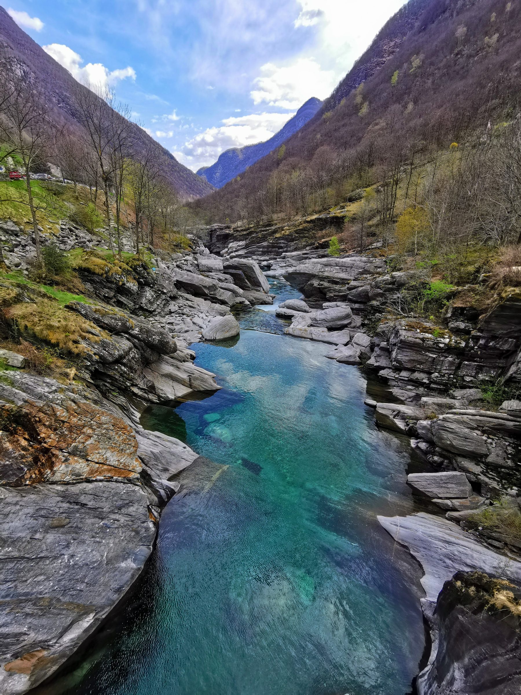 De prachtige kleuren van de rivier in Valle Verzasca