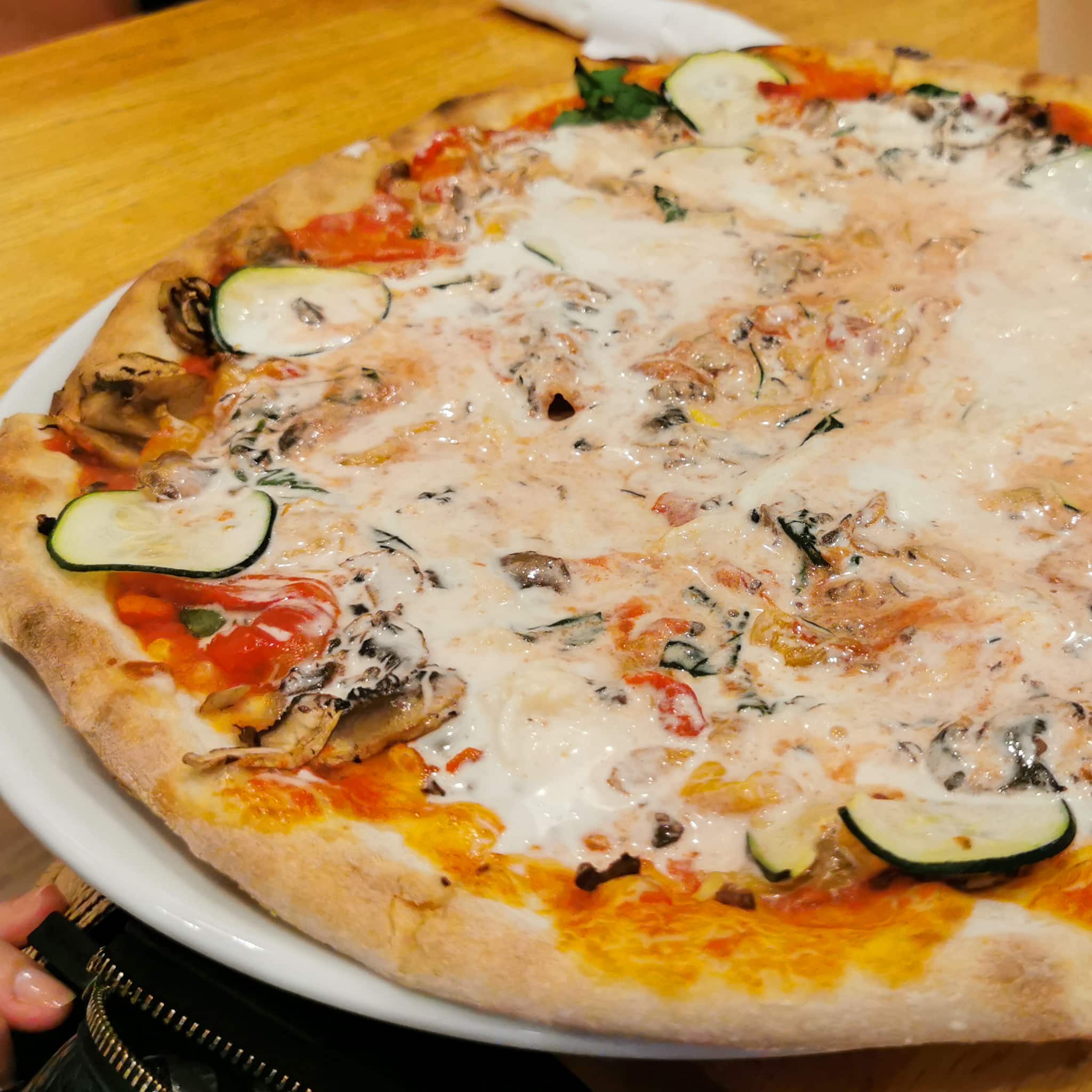 Veggie and Cheese Deluxe | Mister O1 Extraordinary Pizza