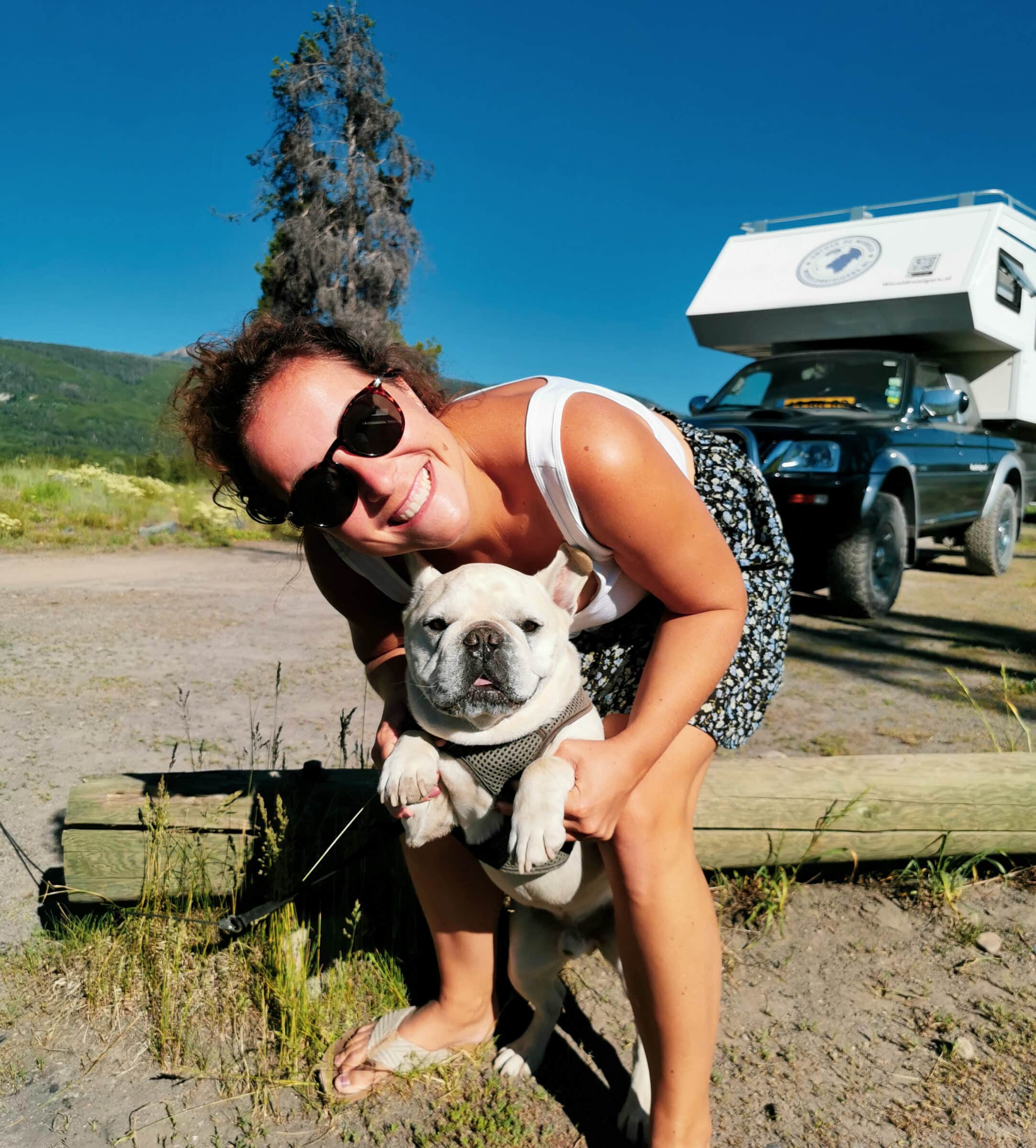 Malou e o 'cachorro porco' Carlos