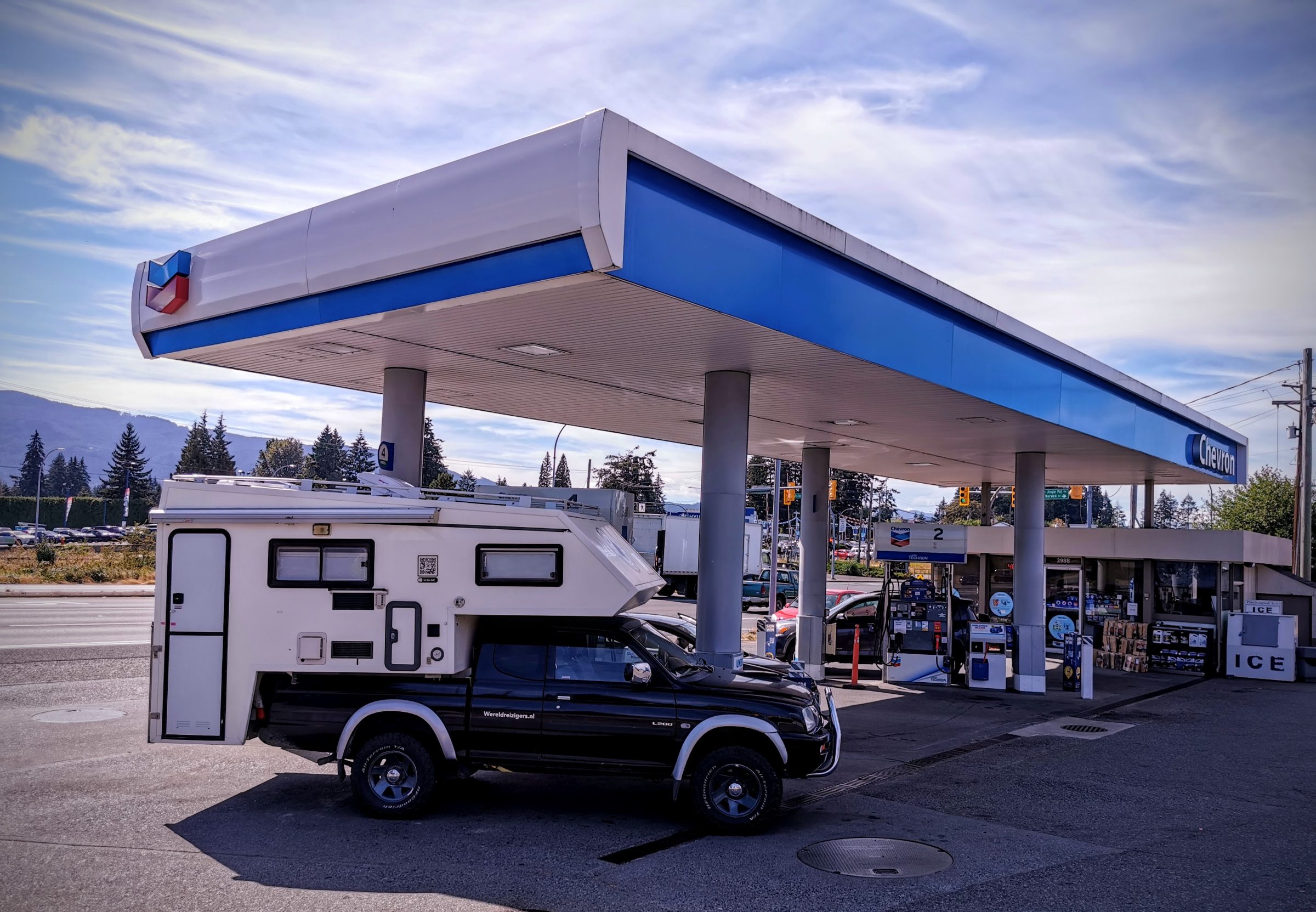 Even diesel tanken op Vancouver Island voor 2.15 dollar per liter