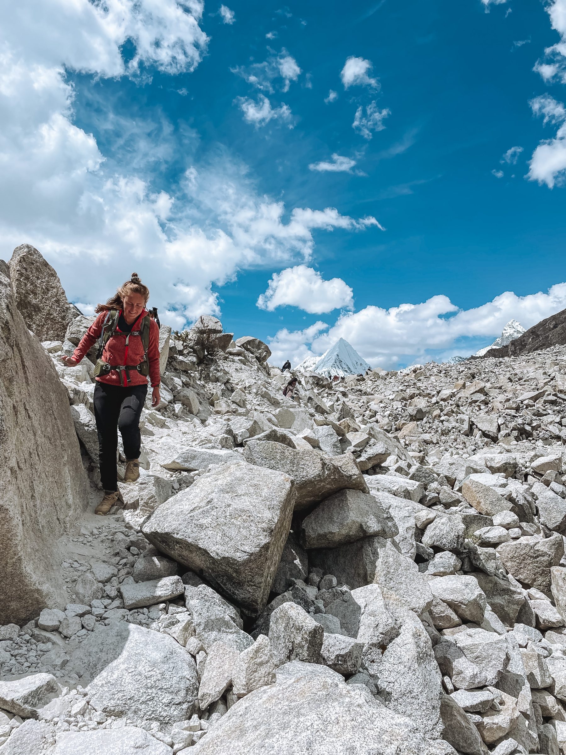 De korte, maar niet altijd even makkelijke hike over en tussen grote rotsen | Hiken in Huaraz