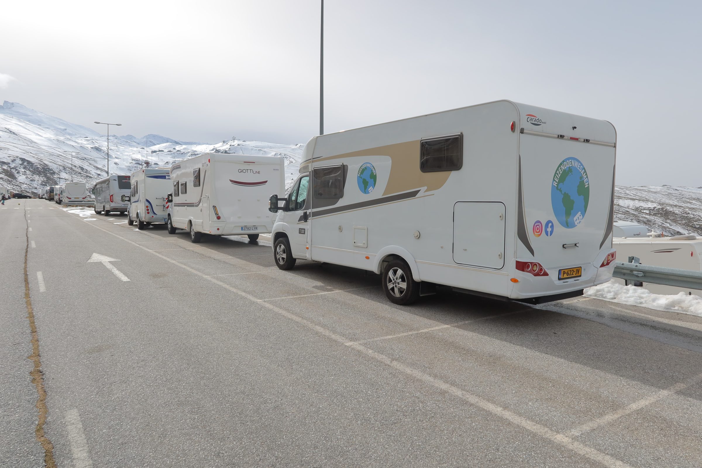 Avec le camping-car dans la neige à la Sierra Nevada | Conseils et lieux d'intérêt pour les camping-cars dans le sud de l'Espagne
