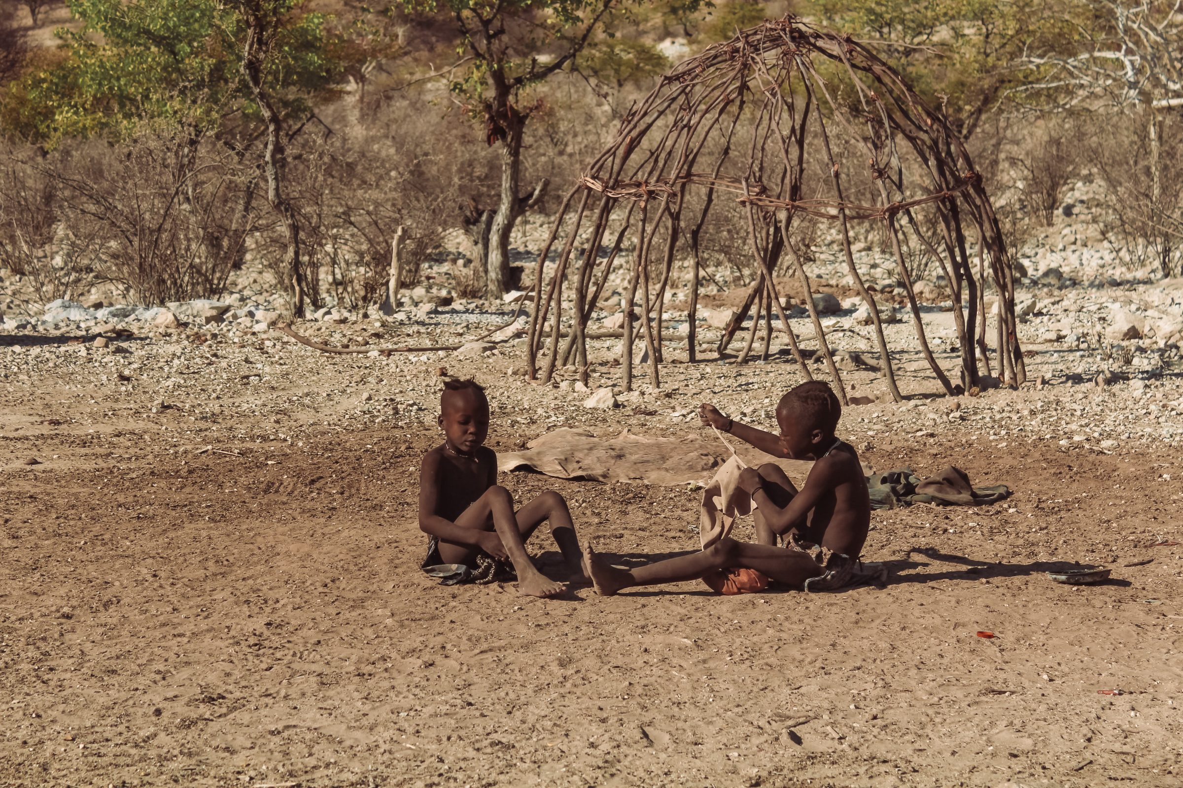 Een van de Himba dorpjes naast de C43