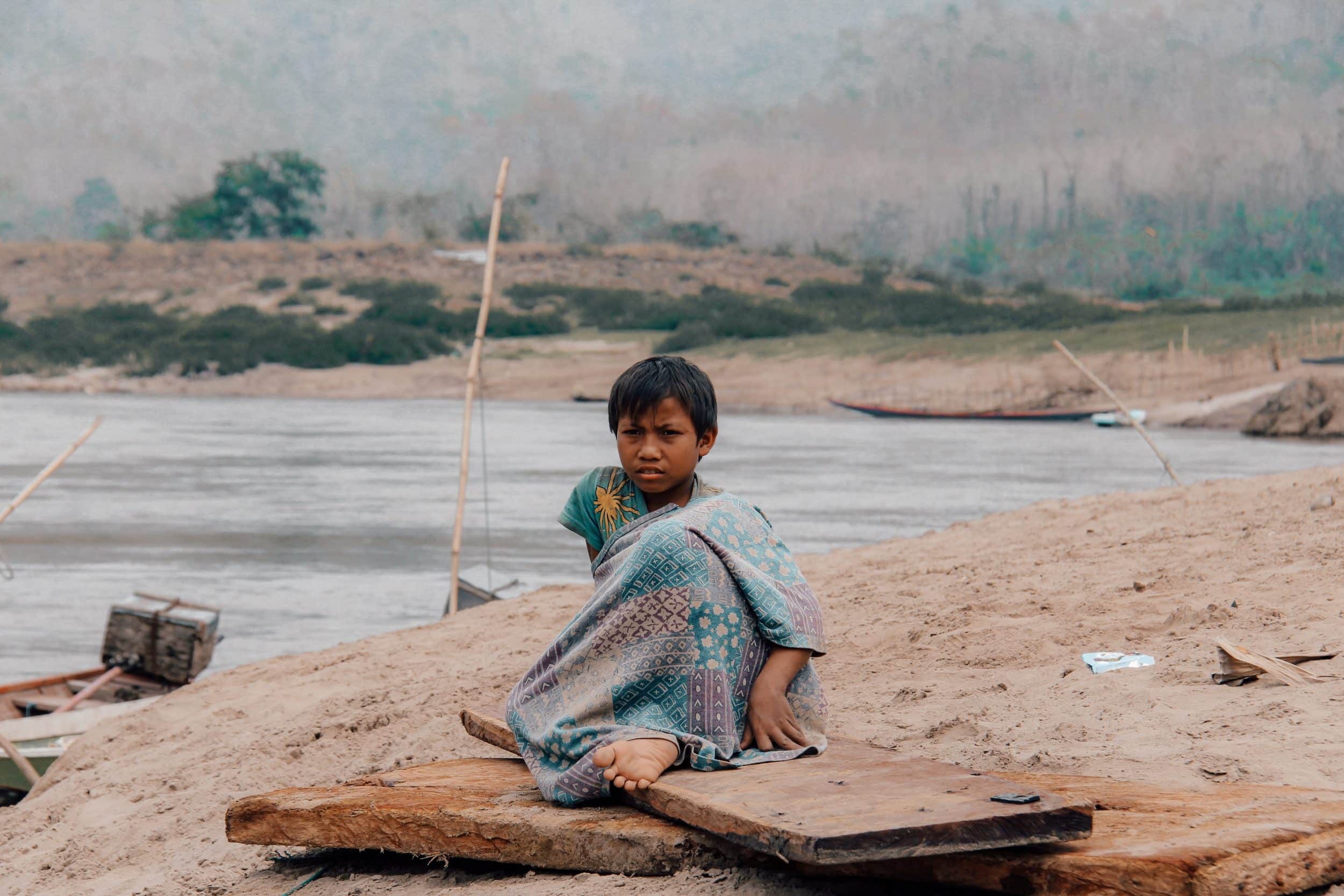 Het lokale leven naast de rivier, Laos