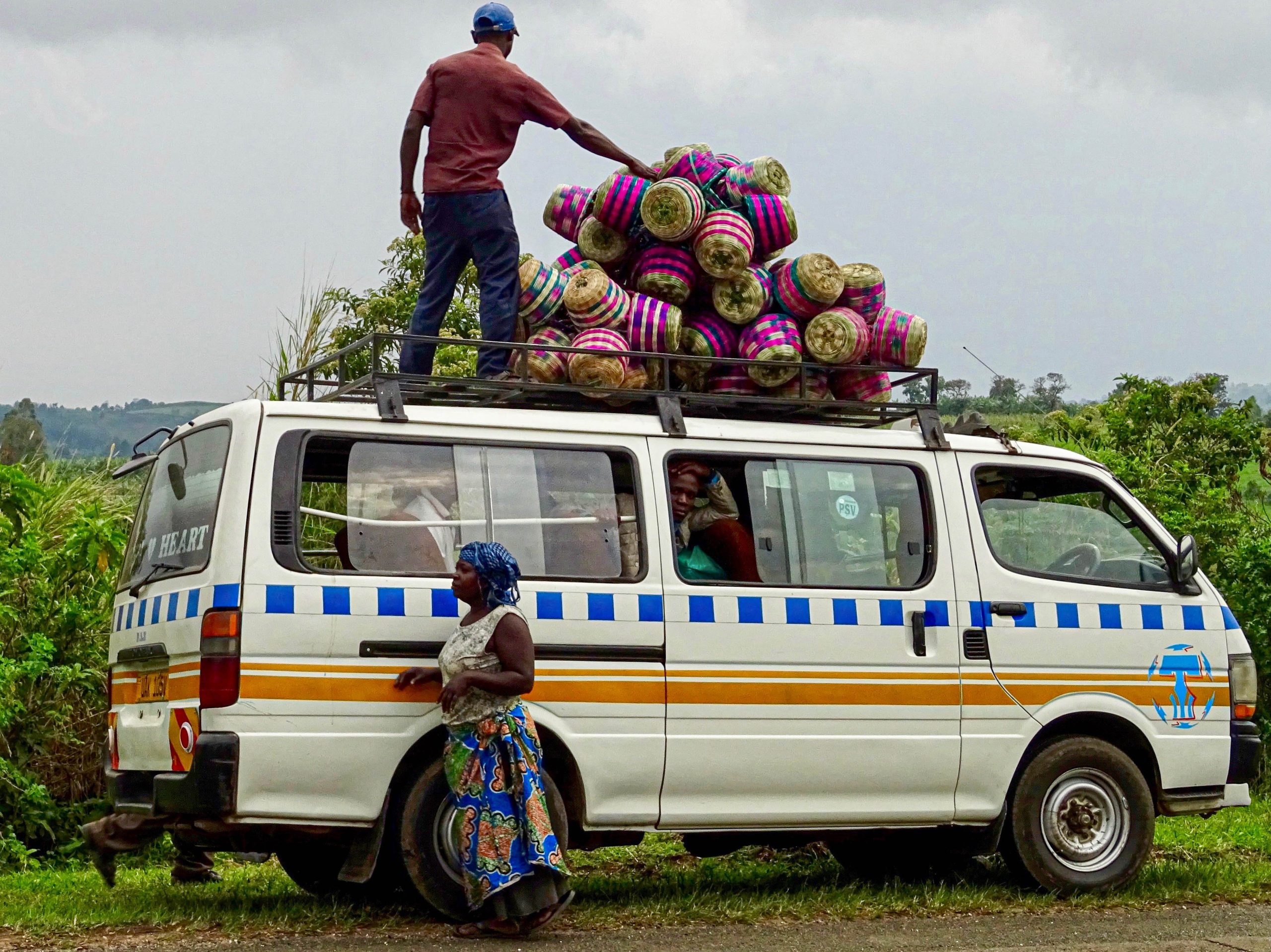 De mandendame in een matatu op weg naar huis
