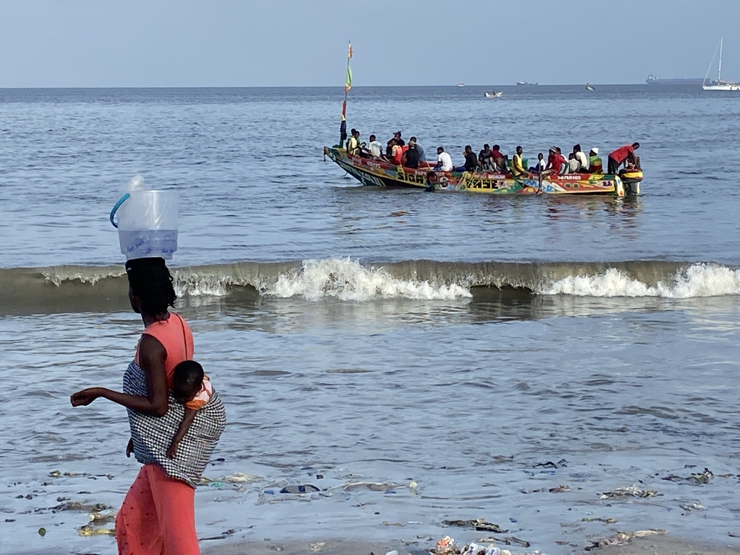 Op het vissersstrand | Overlanden in Senegal